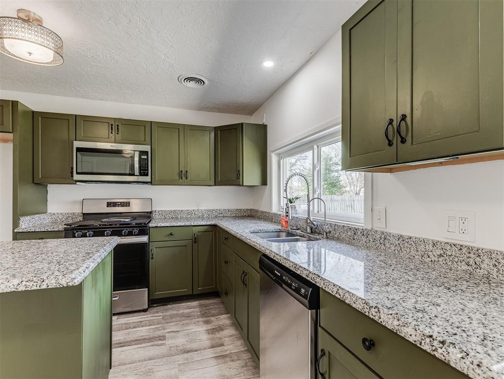 1520 N Hollywood Avenue