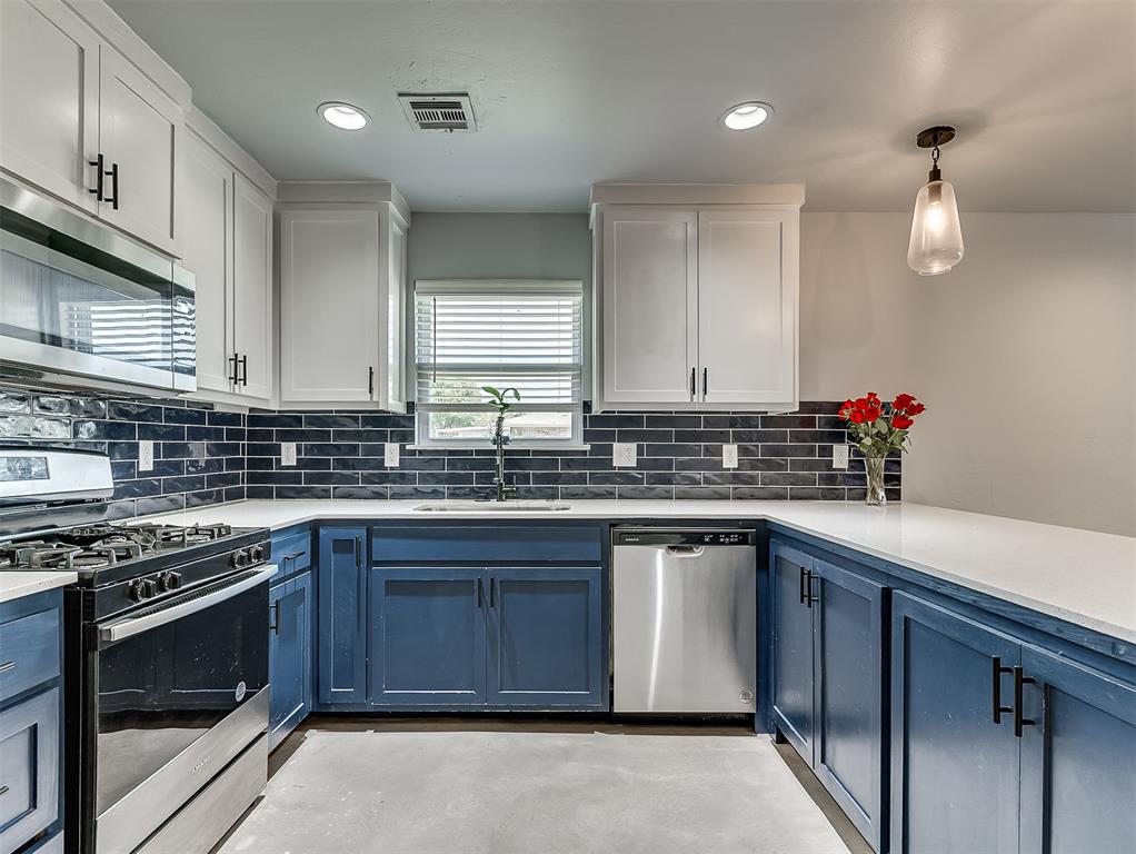705 NE 38th Street