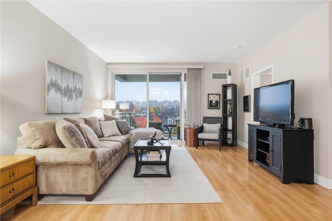 5570 CentreAvenue 400