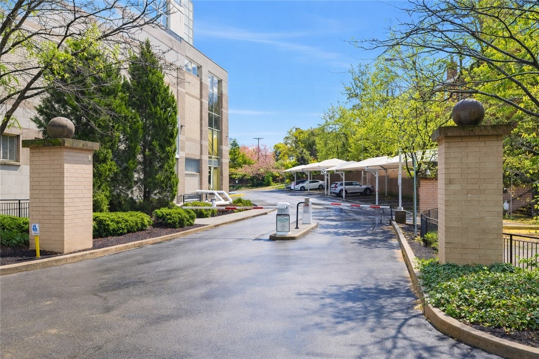 5570 CentreAvenue 400