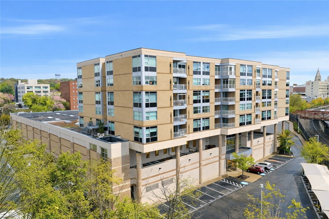 5570 CentreAvenue 400