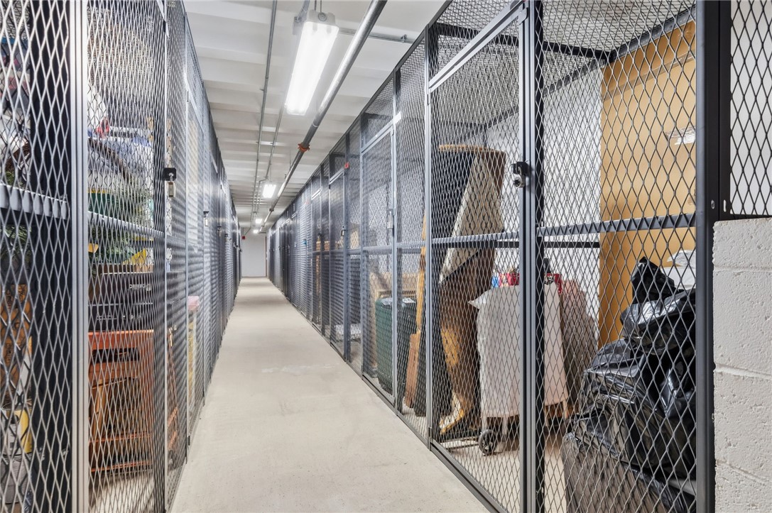 5570 CentreAvenue 400