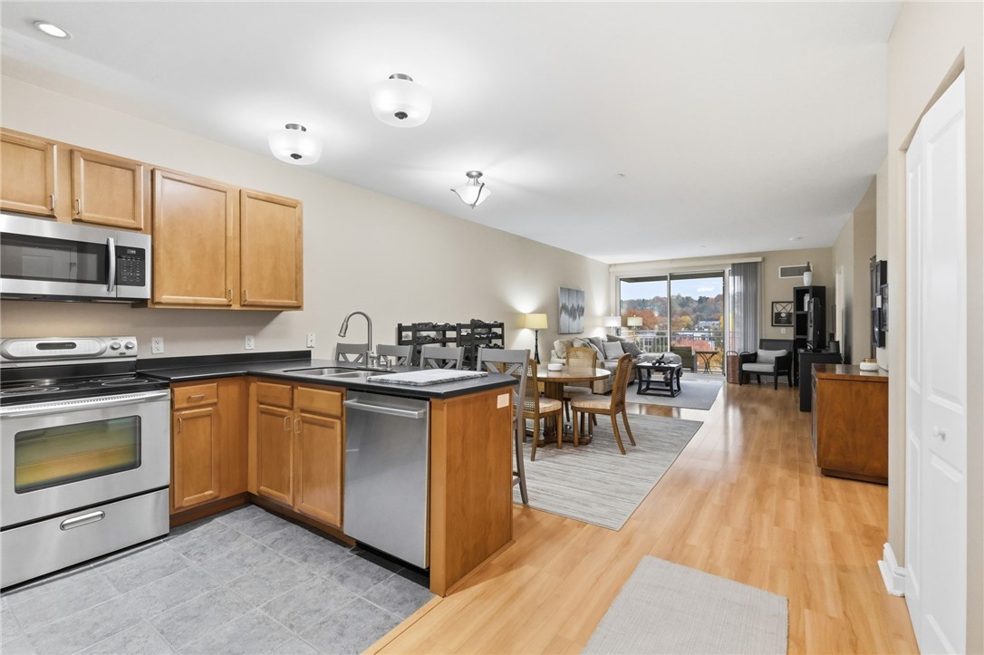 5570 CentreAvenue 400