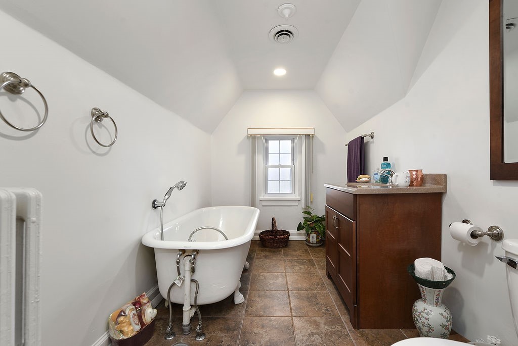 2205 Beechwood Blvd.