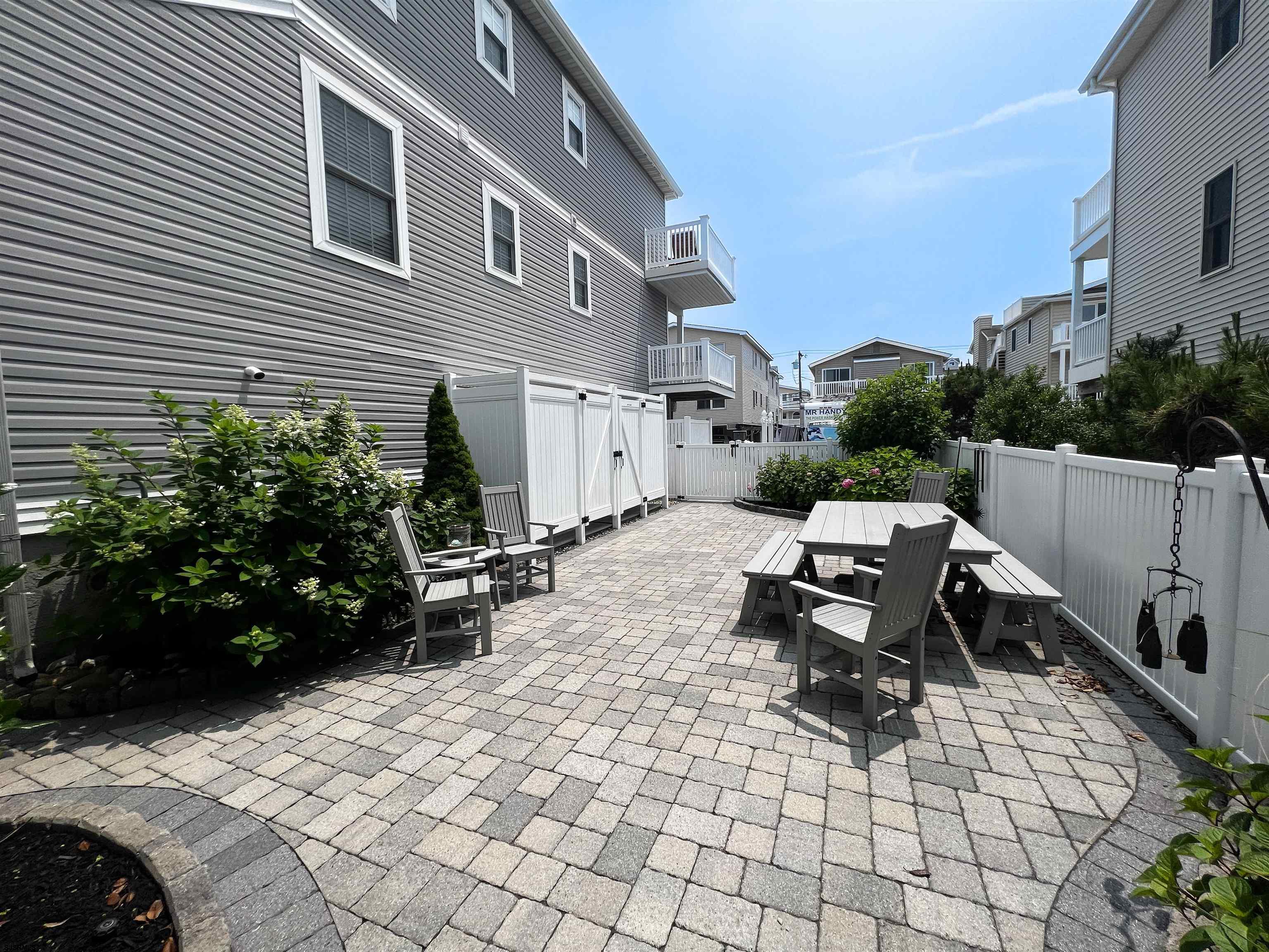 4221 Asbury Ave Unit: 1