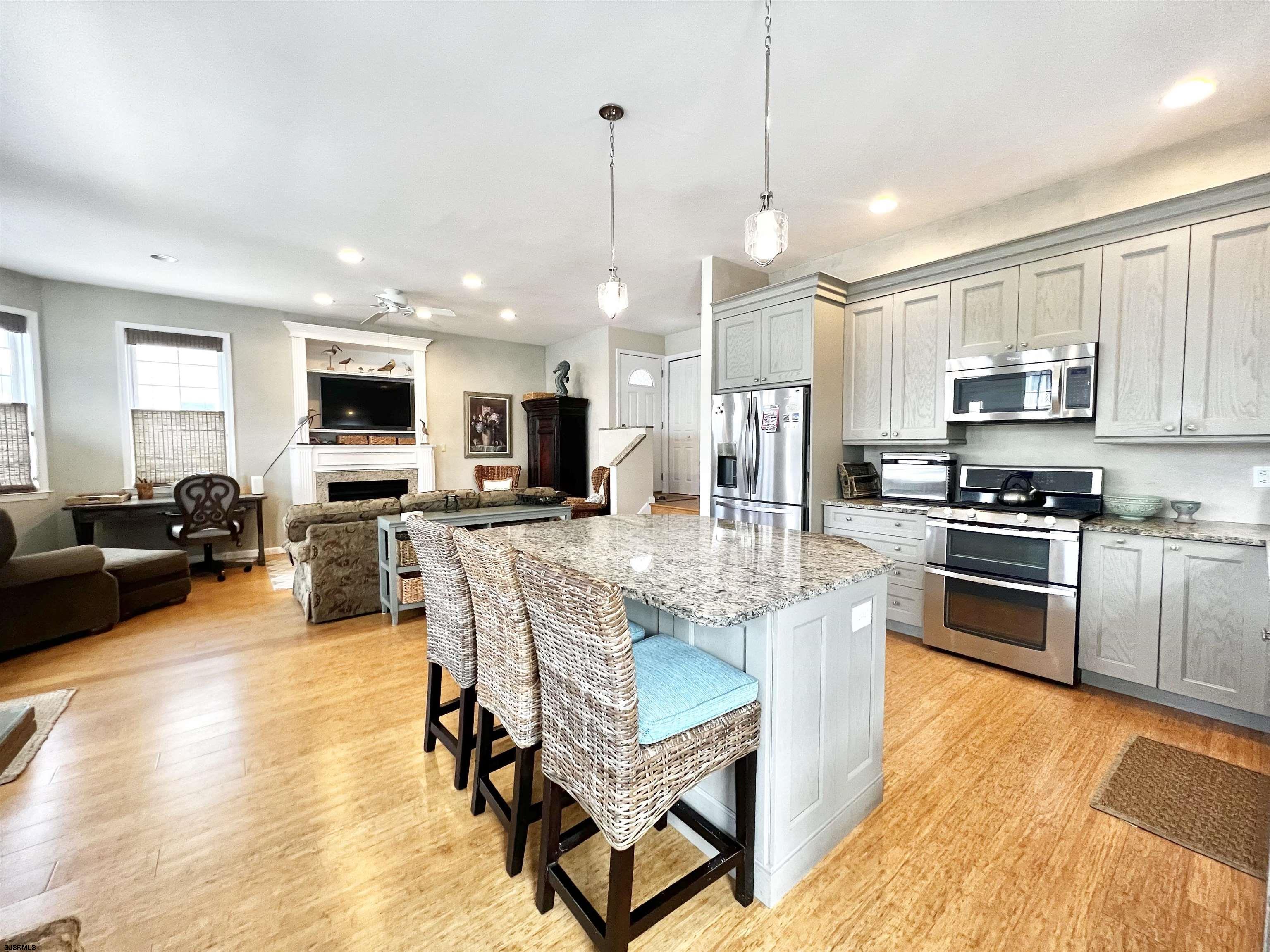 4221 Asbury Ave Unit: 1