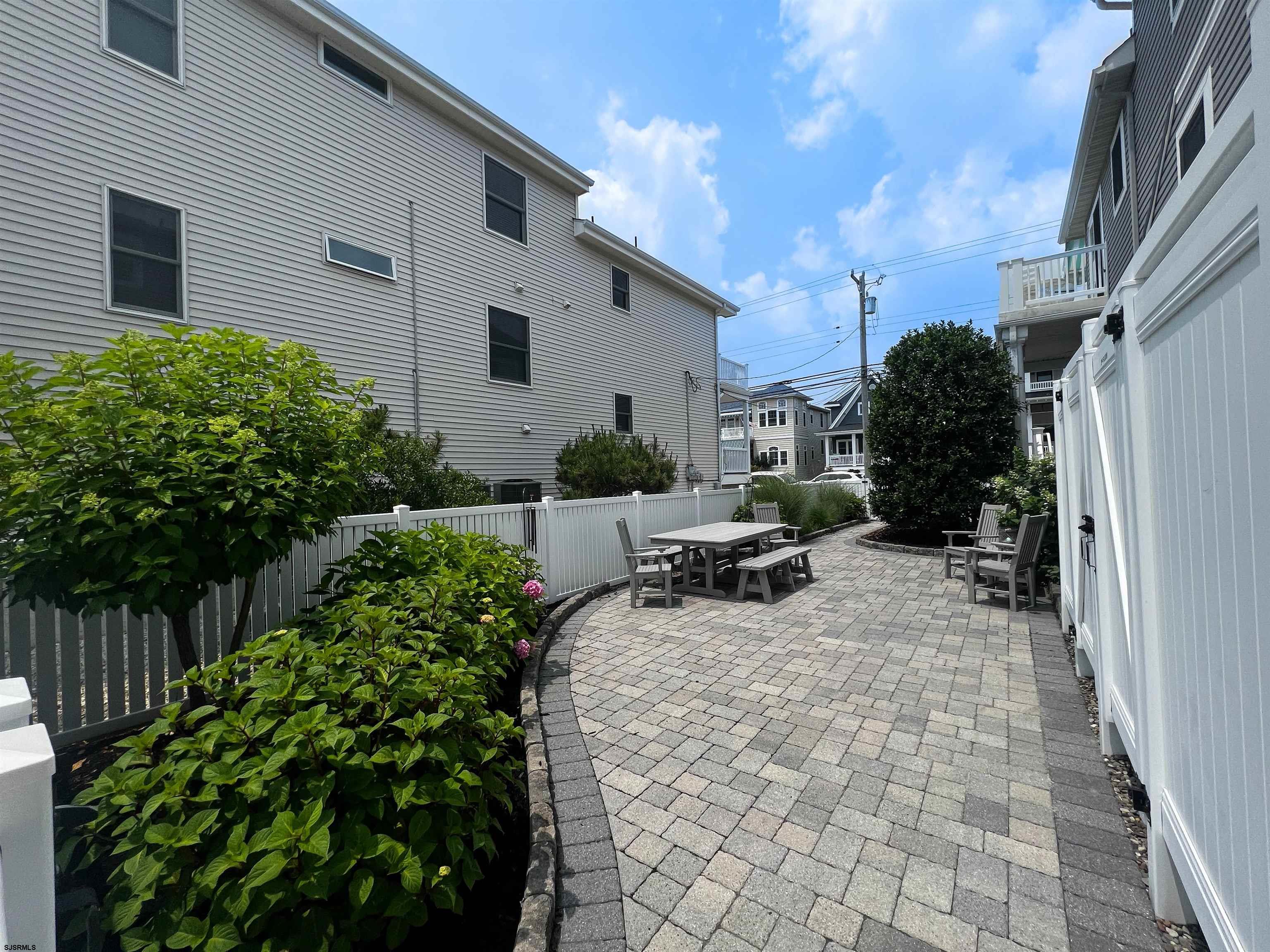 4221 Asbury Ave Unit: 1