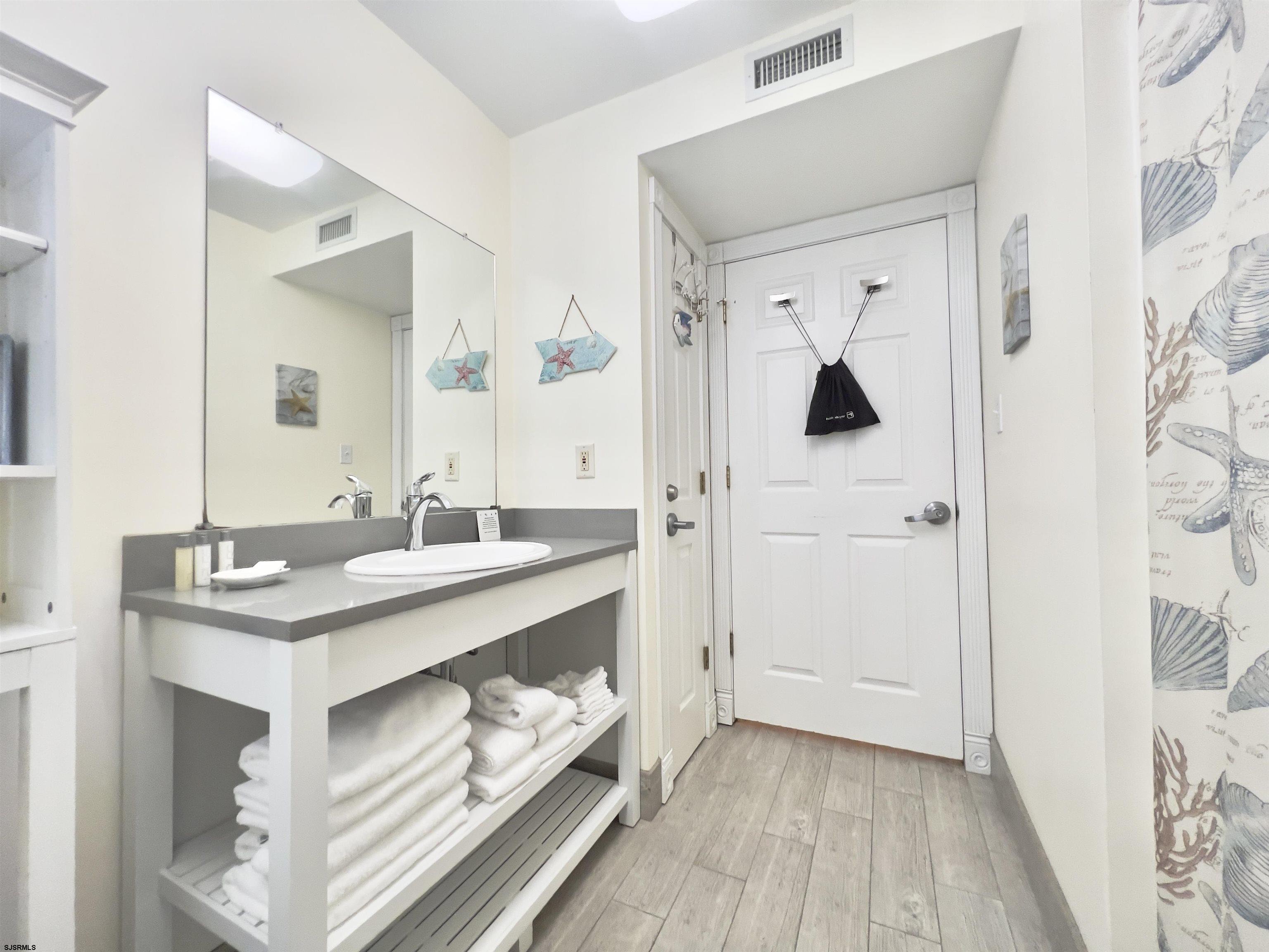 719 E 11th Street Unit: 515