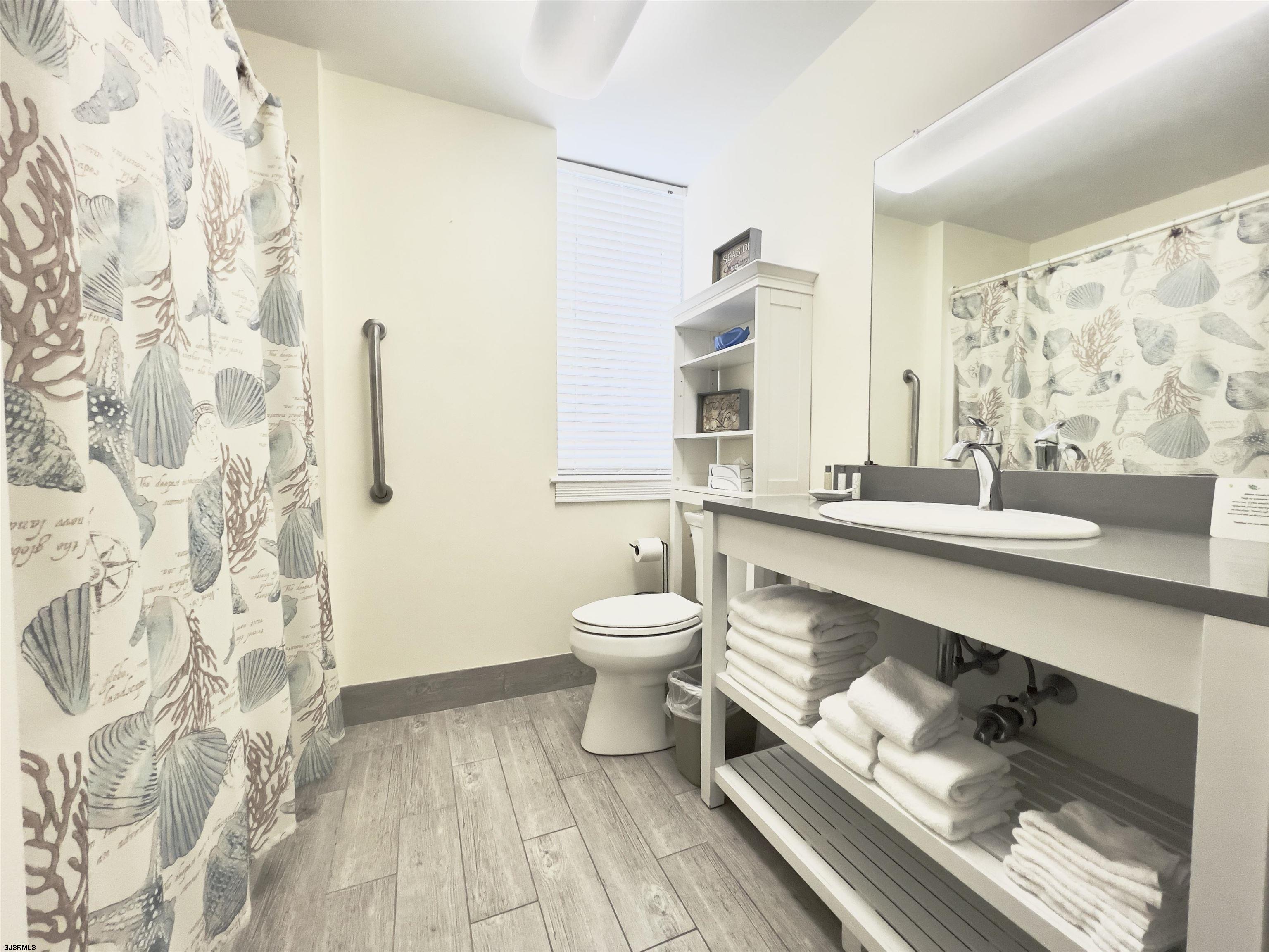 719 E 11th Street Unit: 515