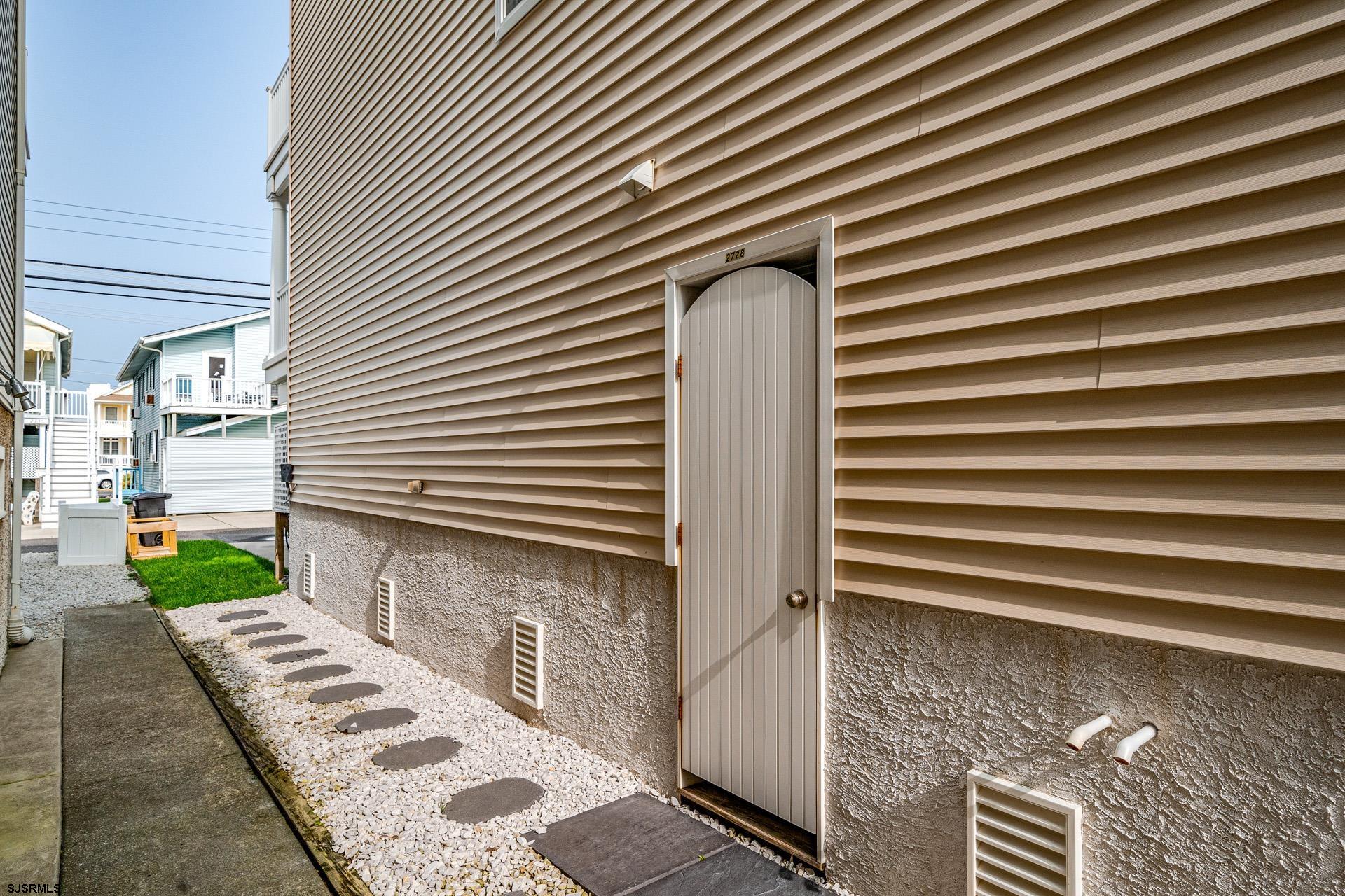 2728 Asbury Ave Unit: 1