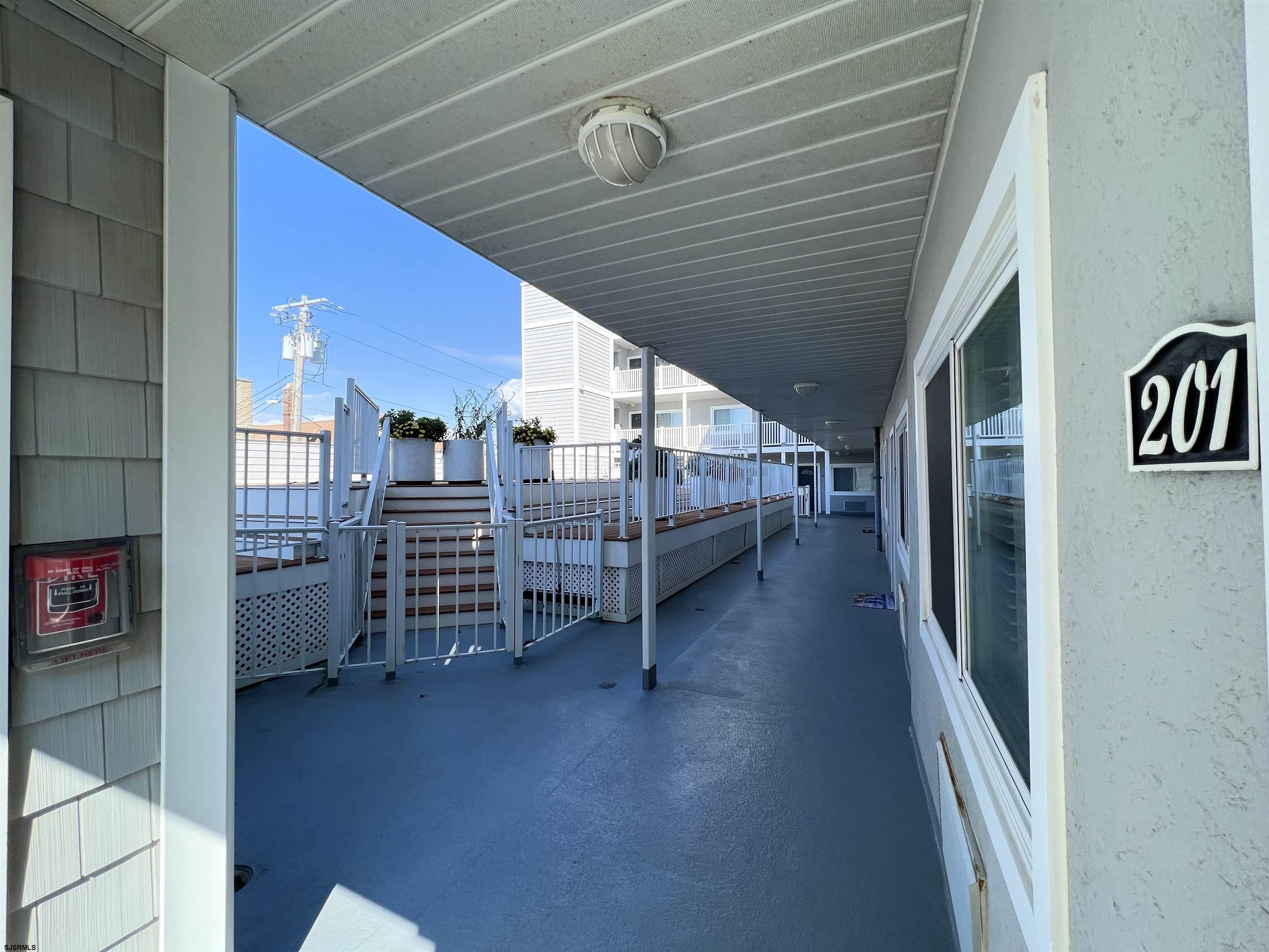 1008 Wesley Ave Unit: 201