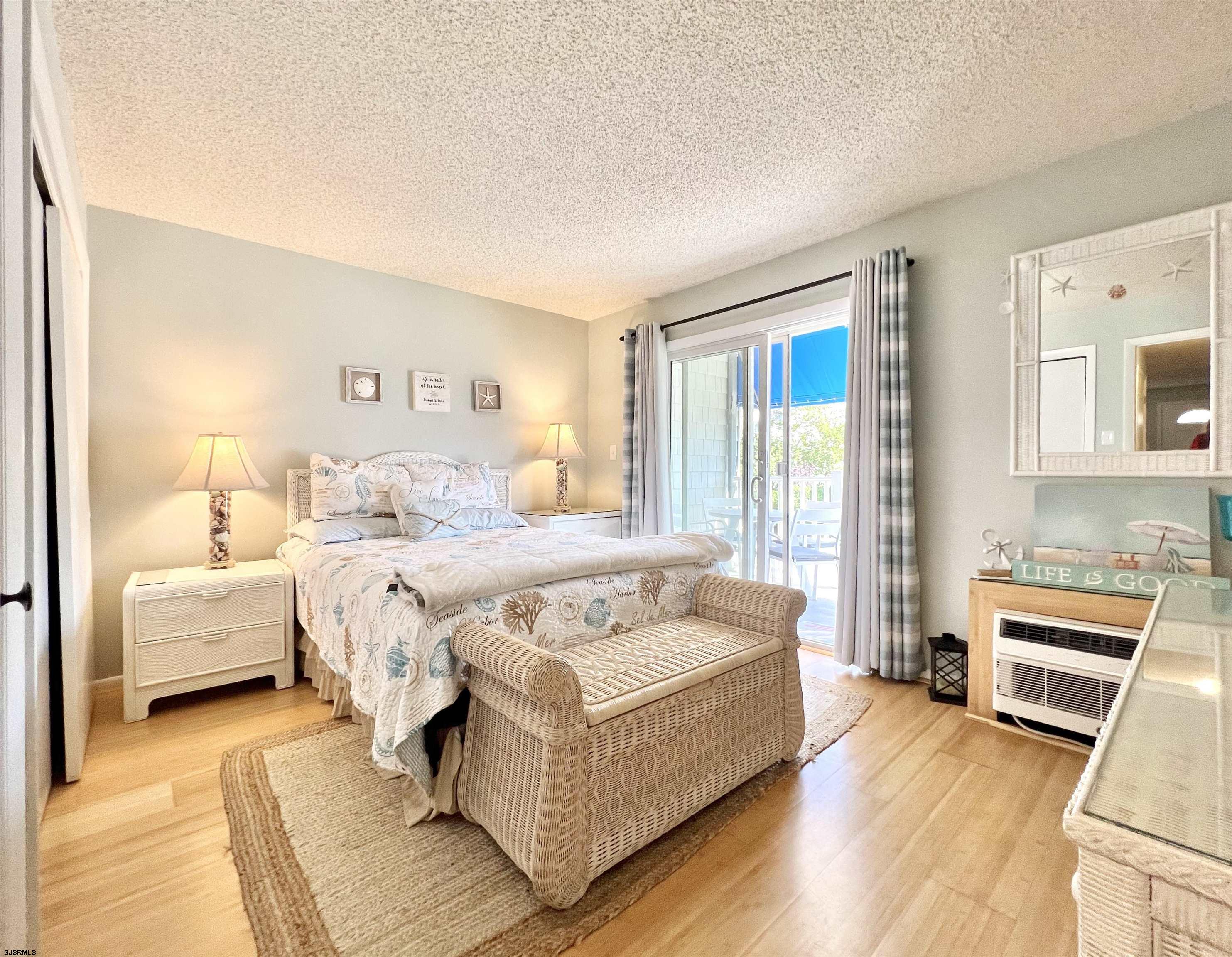 1008 Wesley Ave Unit: 201