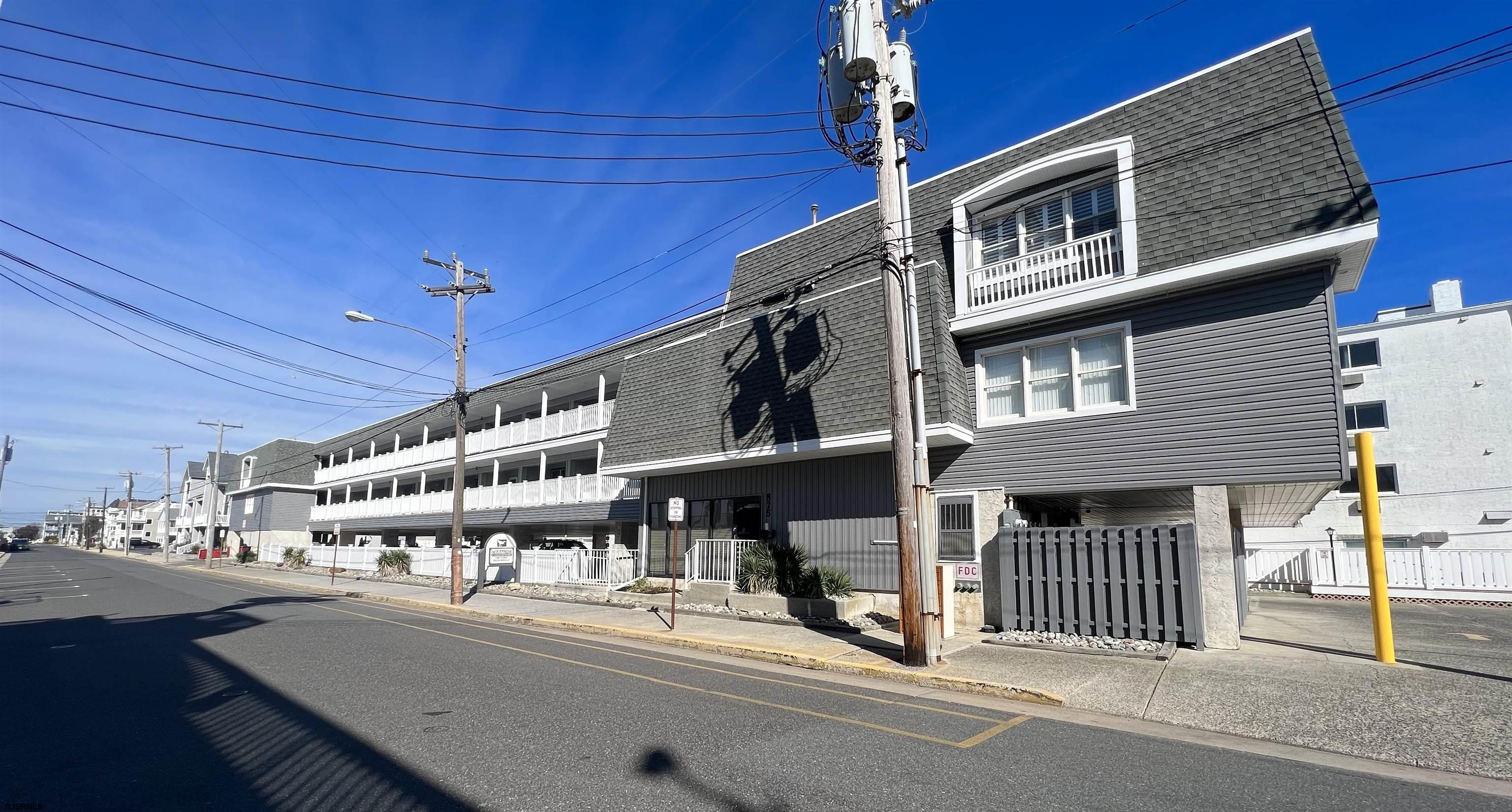 853-71 Plymouth Pl Unit: 10