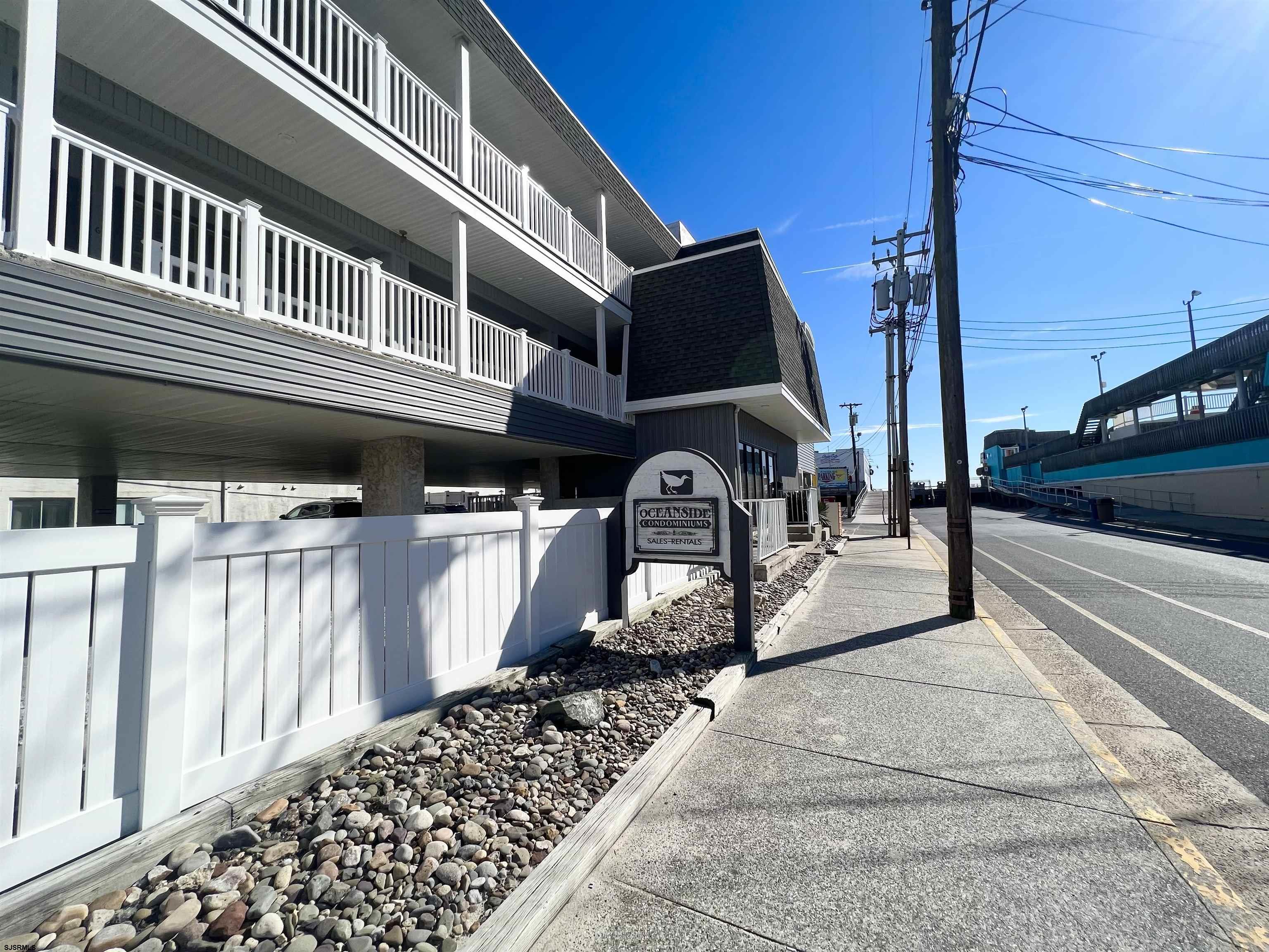 853-71 Plymouth Pl Unit: 10