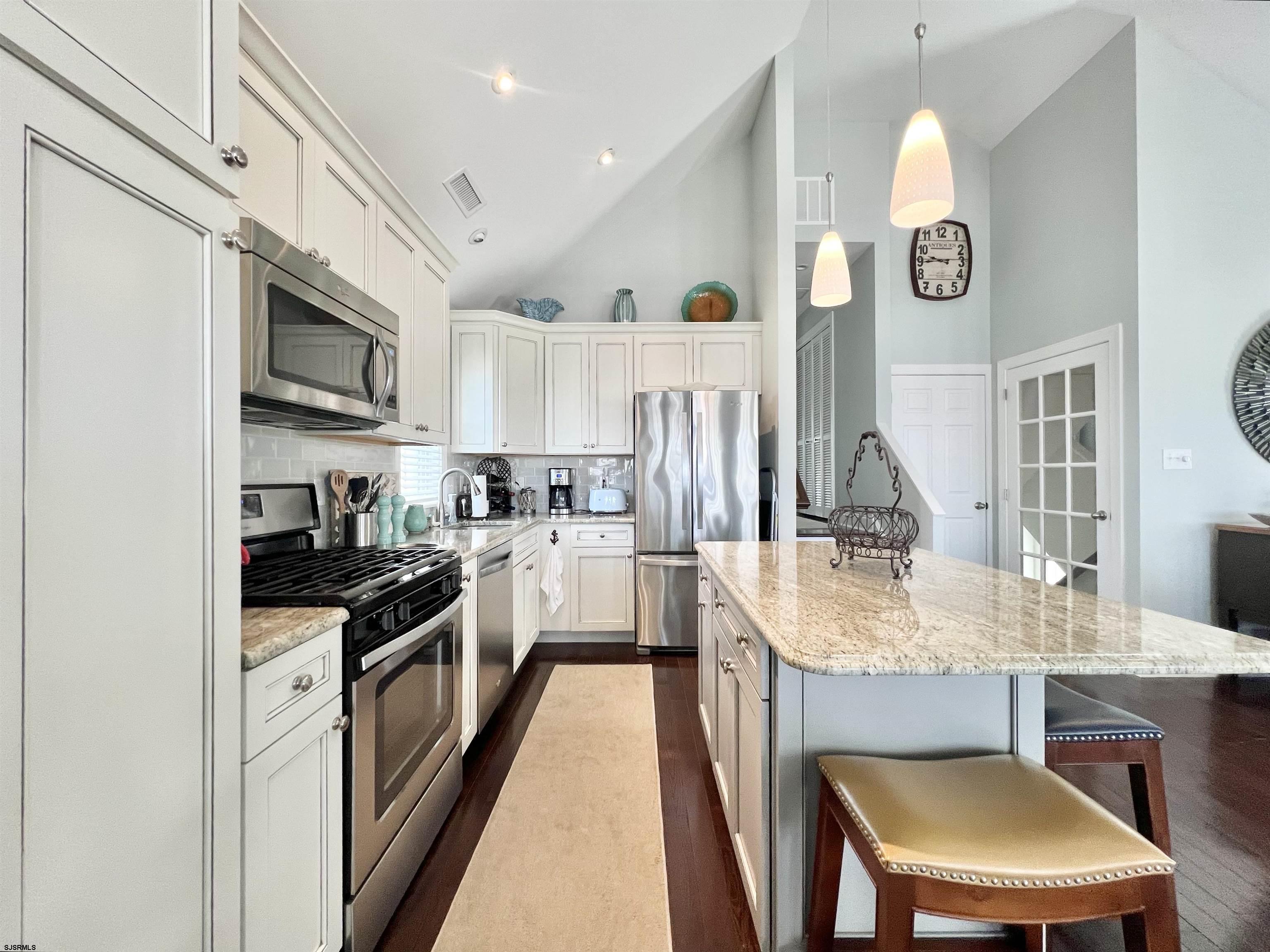 1611 Asbury Ave Unit: 2