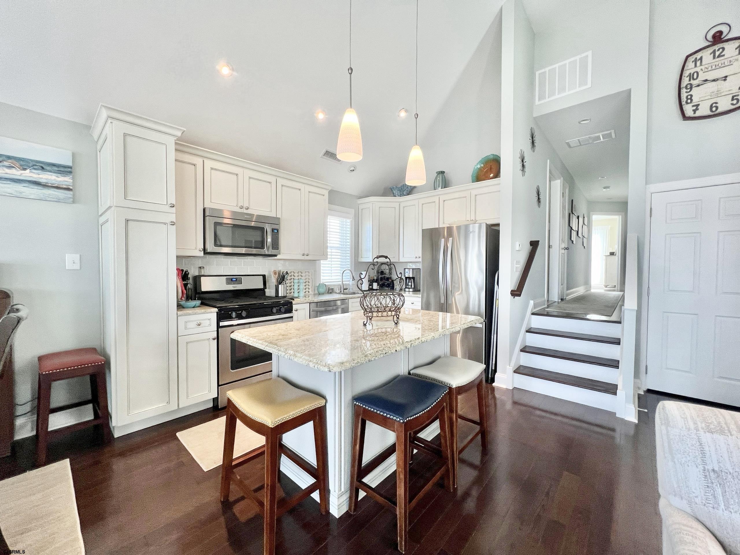 1611 Asbury Ave Unit: 2