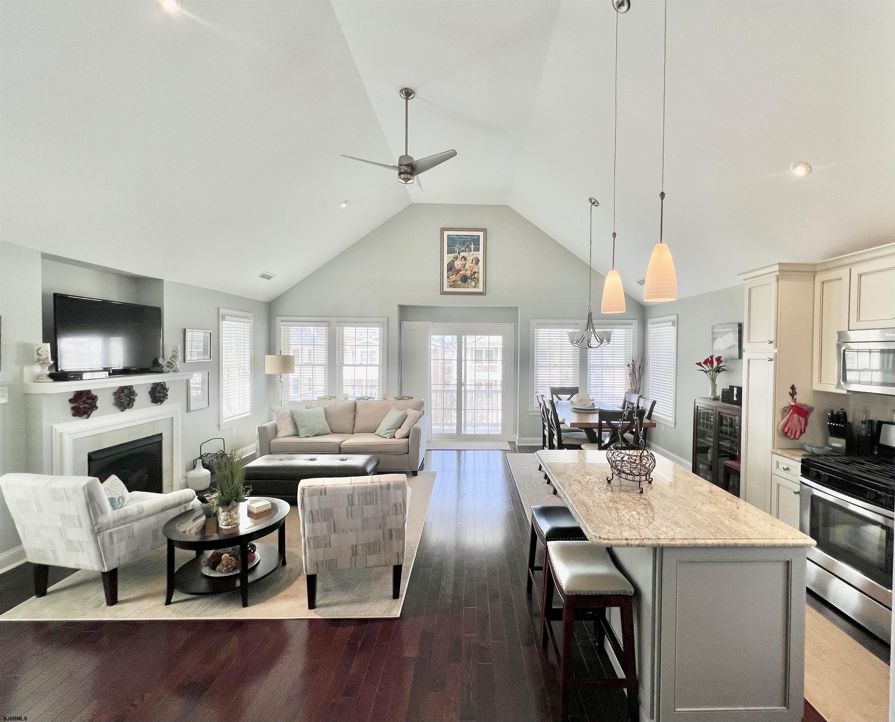 1611 Asbury Ave Unit: 2