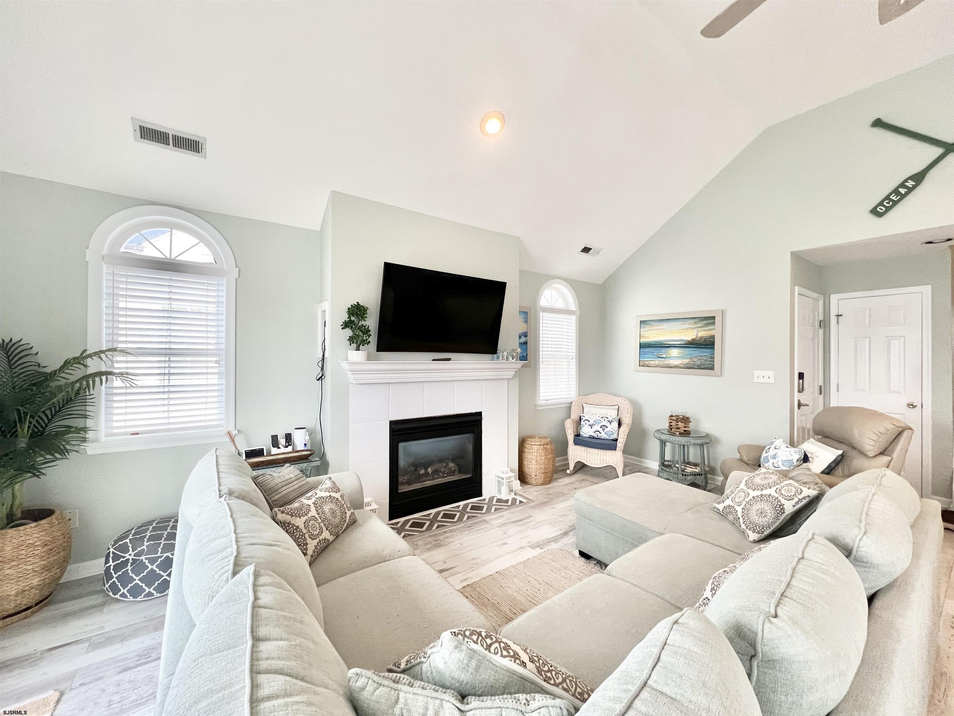 1447 Haven Ave Unit: 2