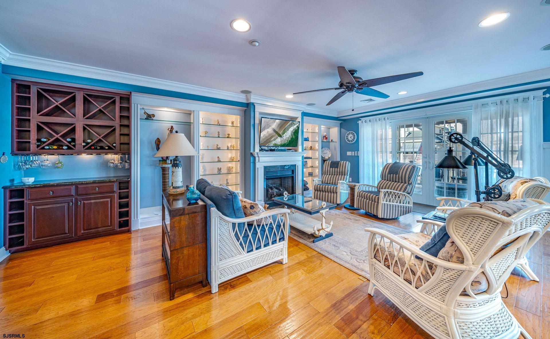 860 Pennlyn Pl Unit: 2nd + 3rd Floor