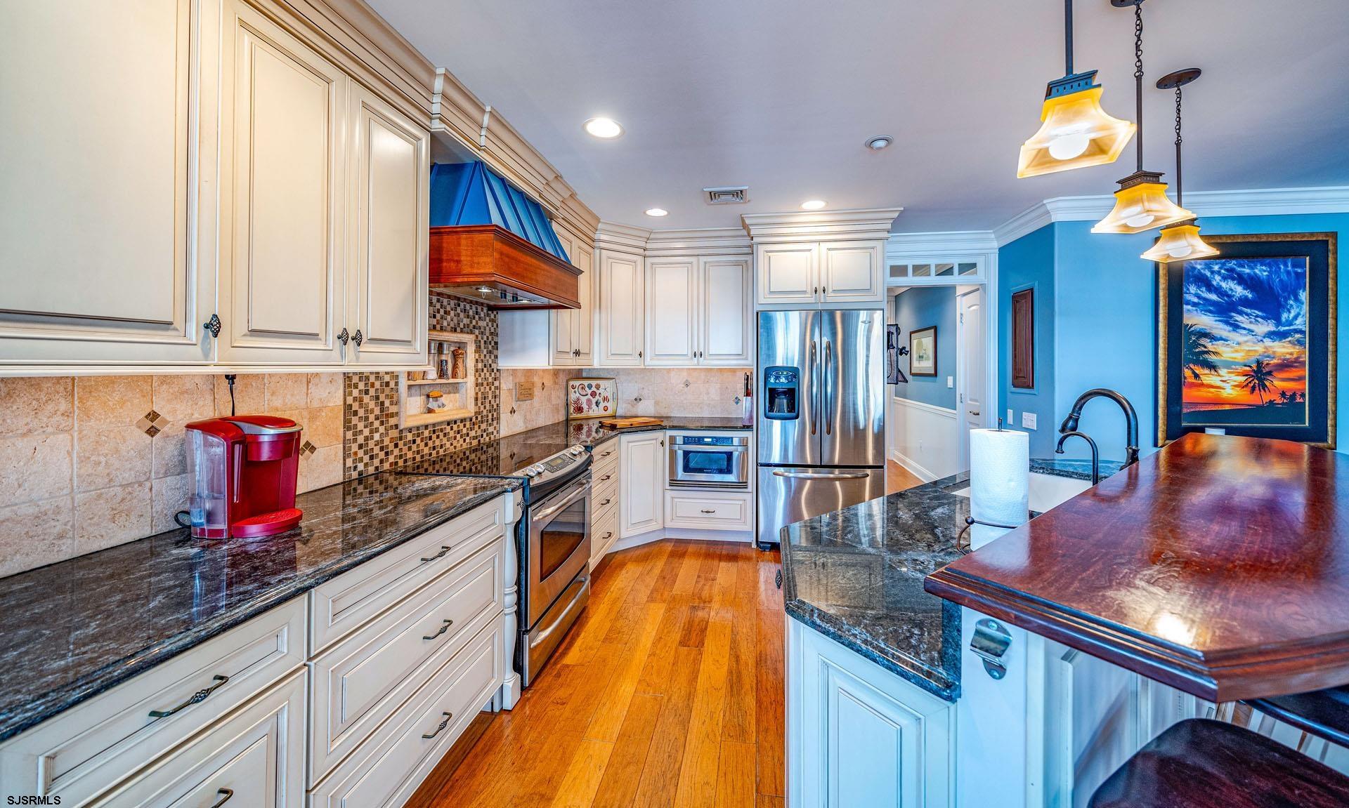 860 Pennlyn Pl Unit: 2nd + 3rd Floor