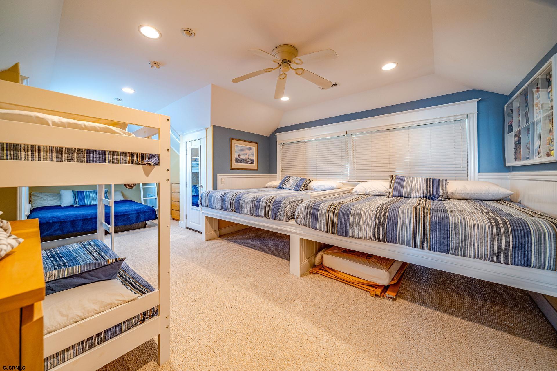 860 Pennlyn Pl Unit: 2nd + 3rd Floor