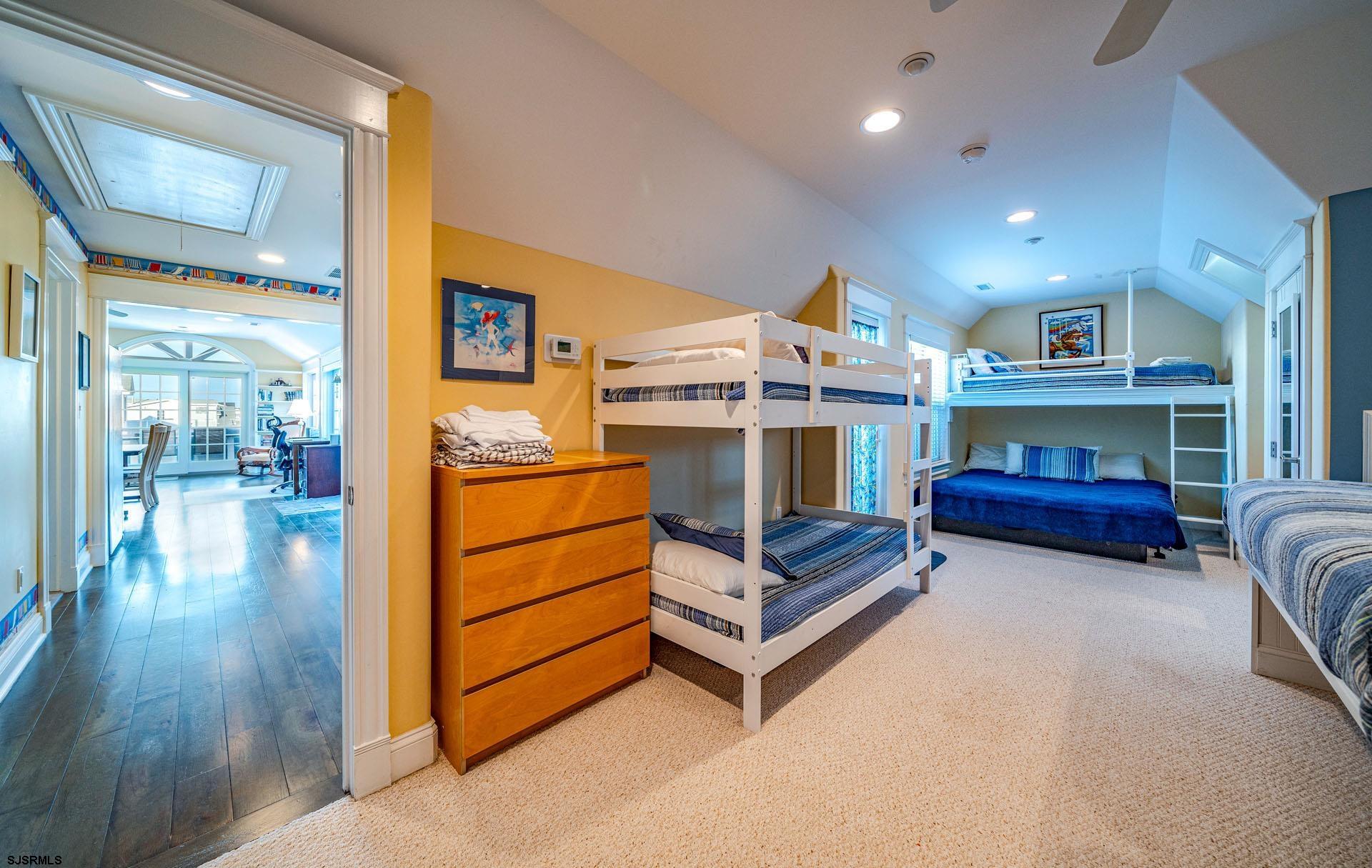 860 Pennlyn Pl Unit: 2nd + 3rd Floor