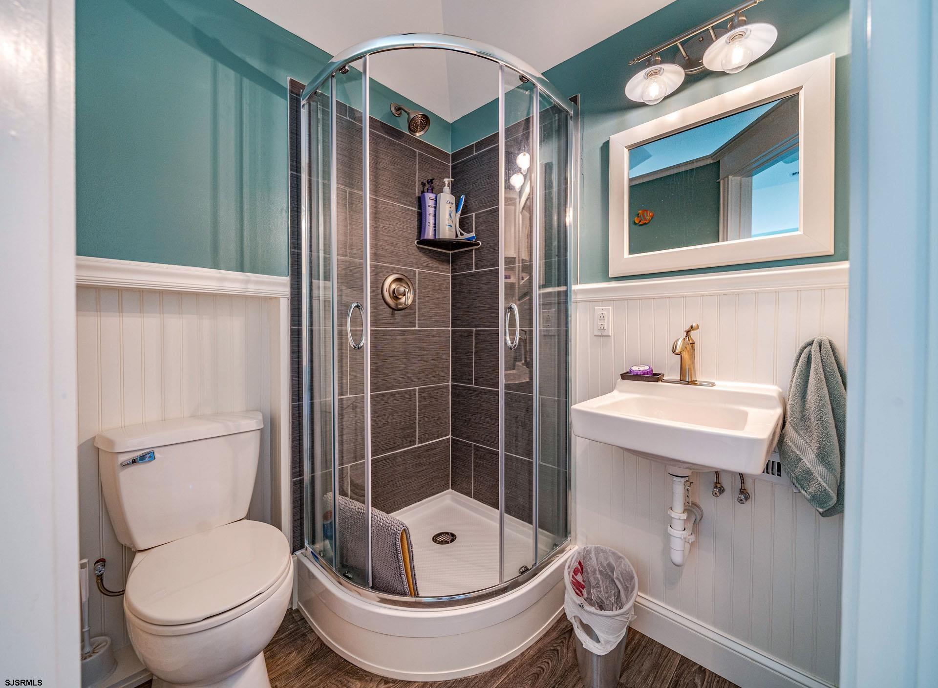 860 Pennlyn Pl Unit: 2nd + 3rd Floor