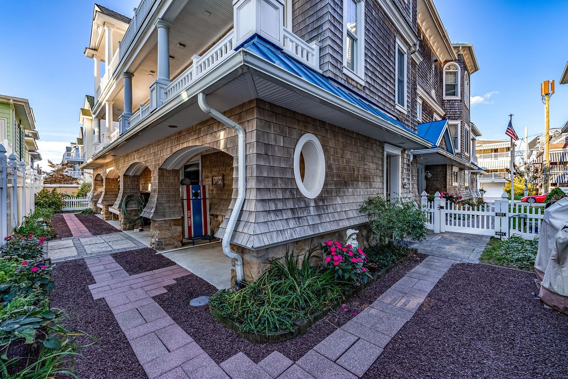 860 Pennlyn Pl Unit: 2nd + 3rd Floor