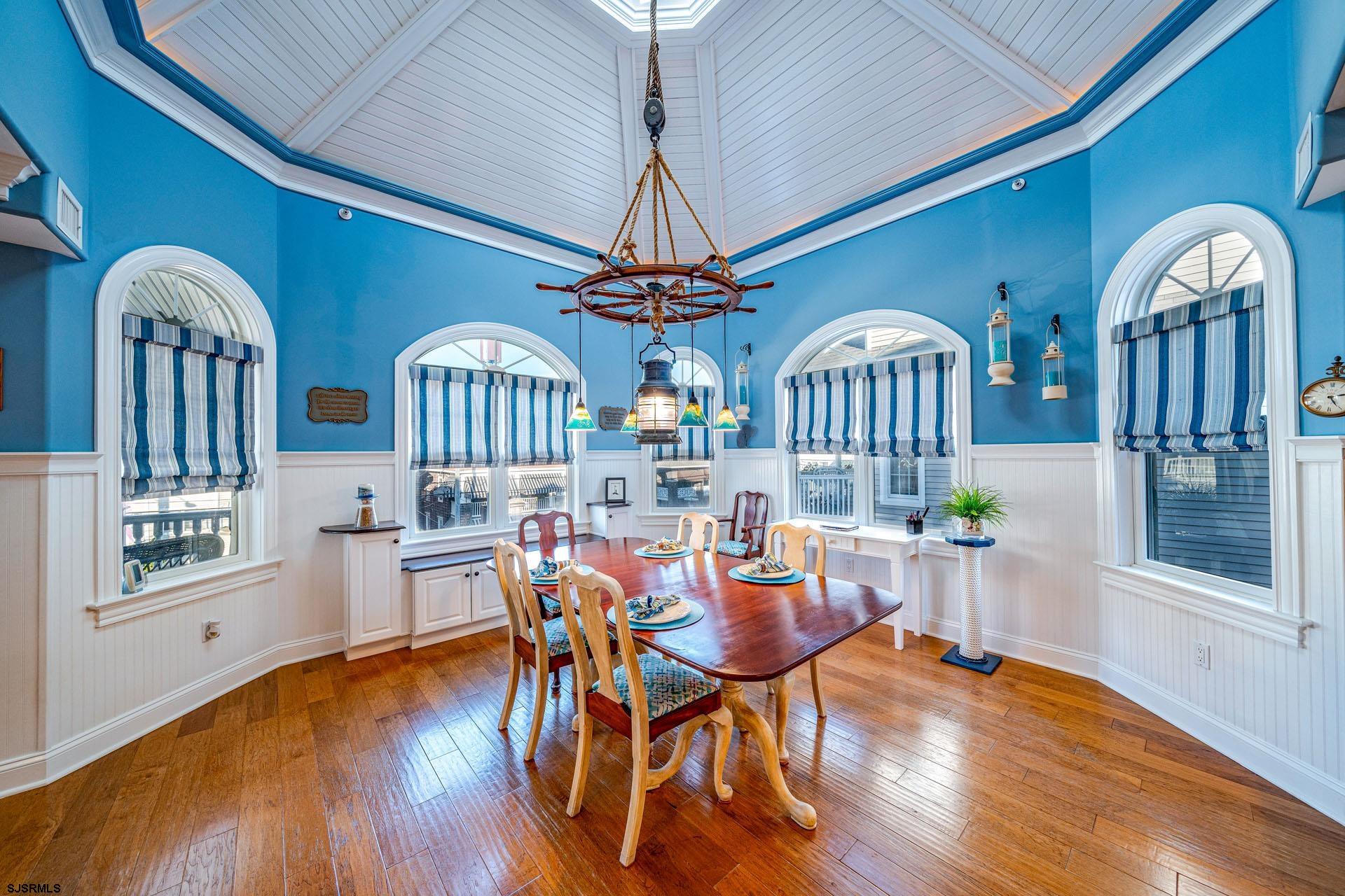 860 Pennlyn Pl Unit: 2nd + 3rd Floor