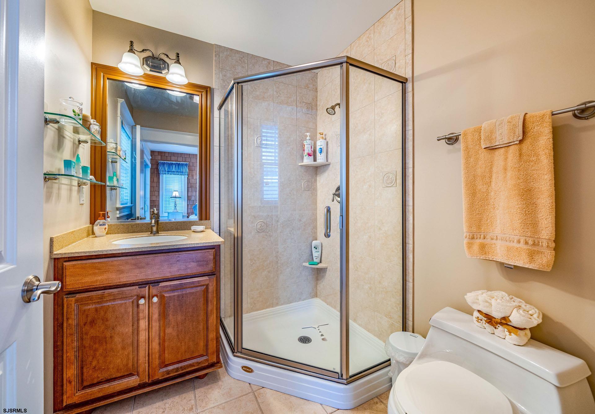 860 Pennlyn Pl Unit: 2nd + 3rd Floor