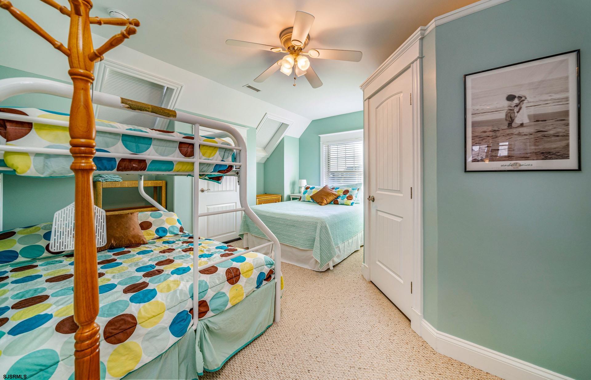 860 Pennlyn Pl Unit: 2nd + 3rd Floor