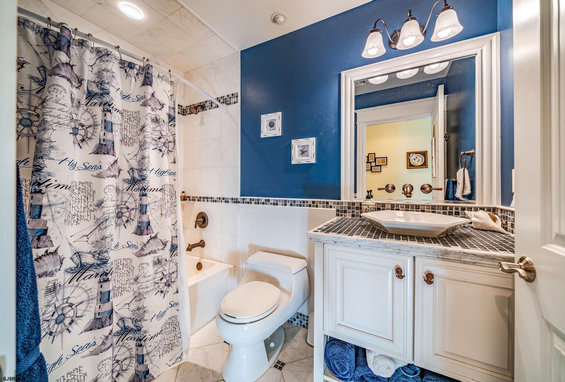 860 Pennlyn Pl Unit: 2nd + 3rd Floor