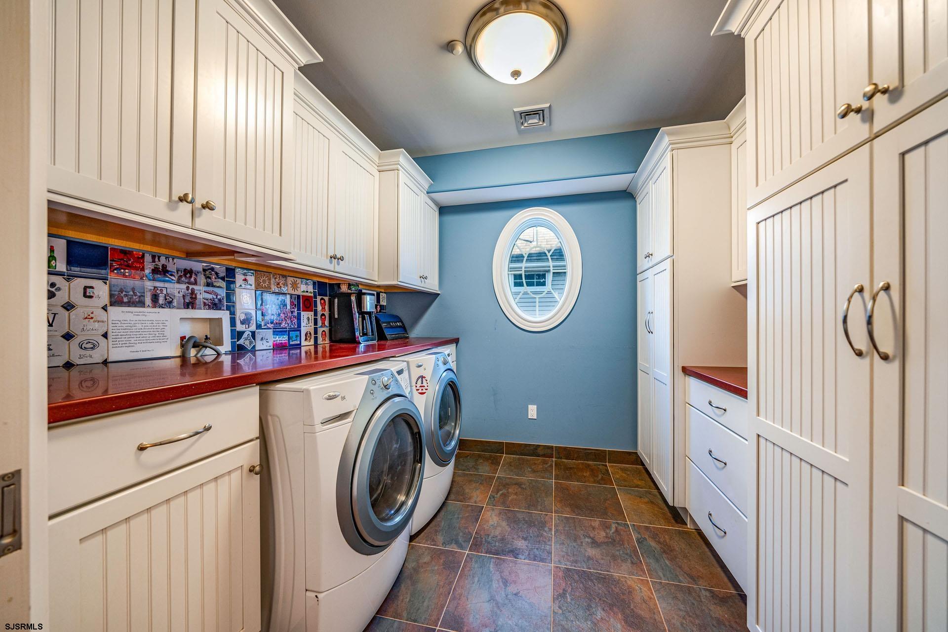 860 Pennlyn Pl Unit: 2nd + 3rd Floor