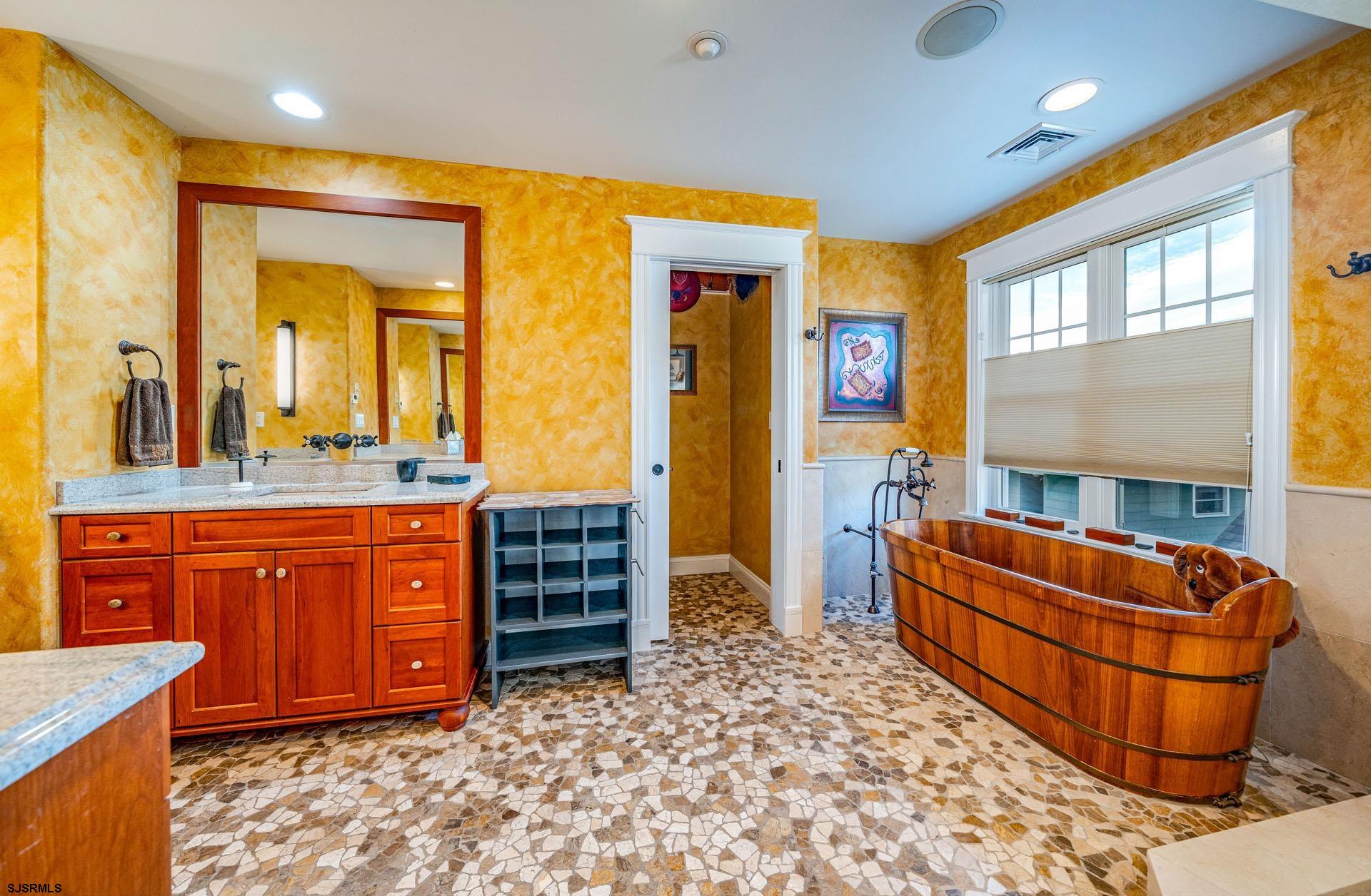 860 Pennlyn Pl Unit: 2nd + 3rd Floor