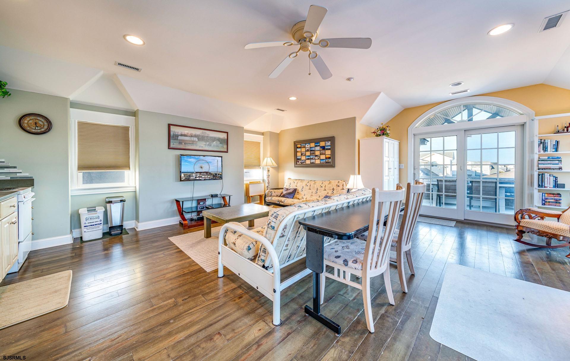 860 Pennlyn Pl Unit: 2nd + 3rd Floor