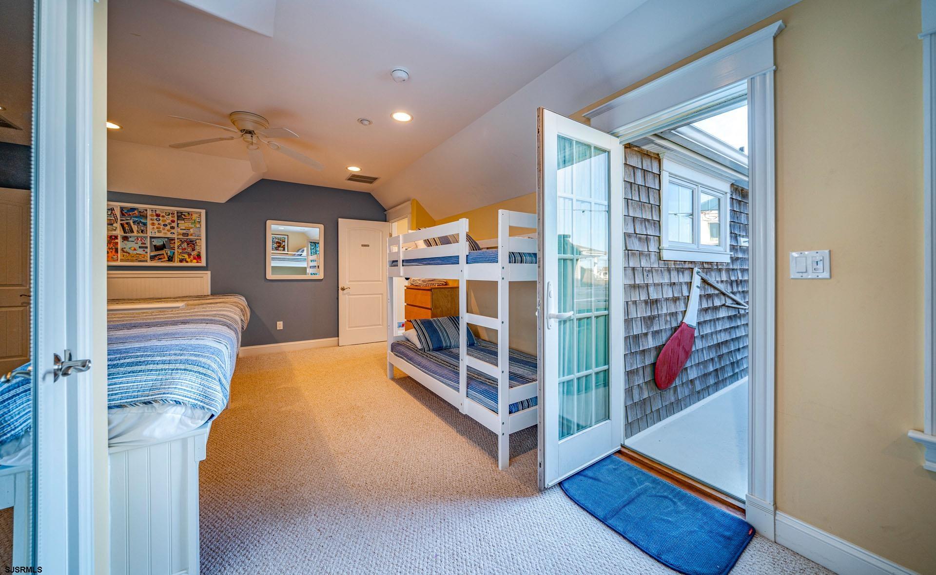 860 Pennlyn Pl Unit: 2nd + 3rd Floor