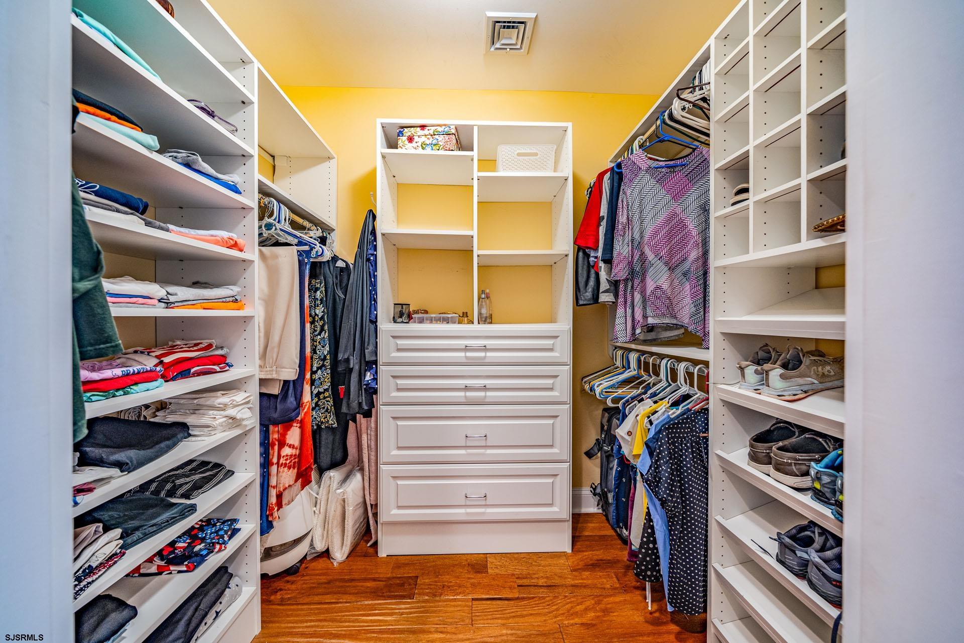 860 Pennlyn Pl Unit: 2nd + 3rd Floor