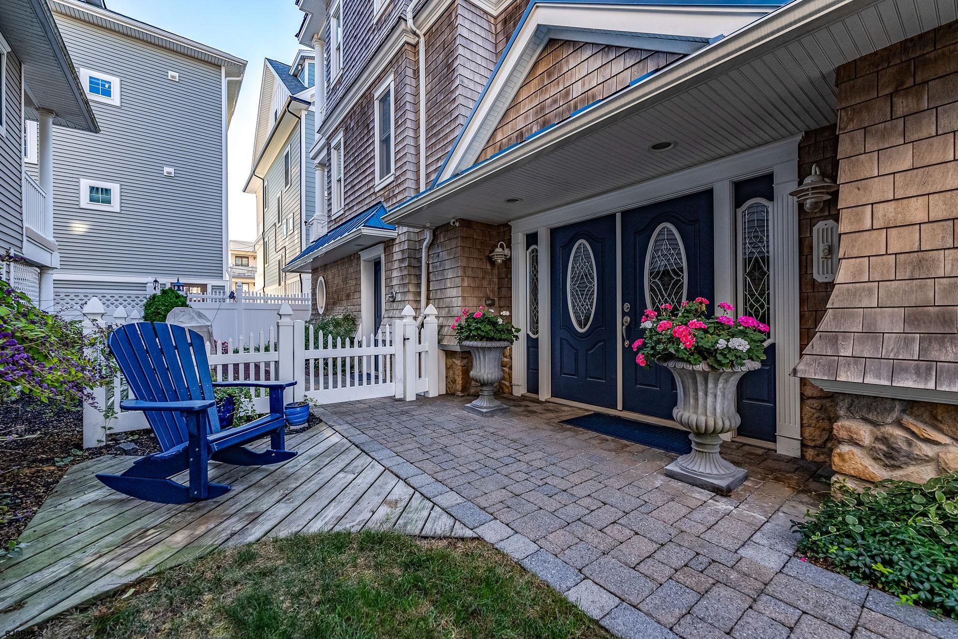 860 Pennlyn Pl Unit: 2nd + 3rd Floor