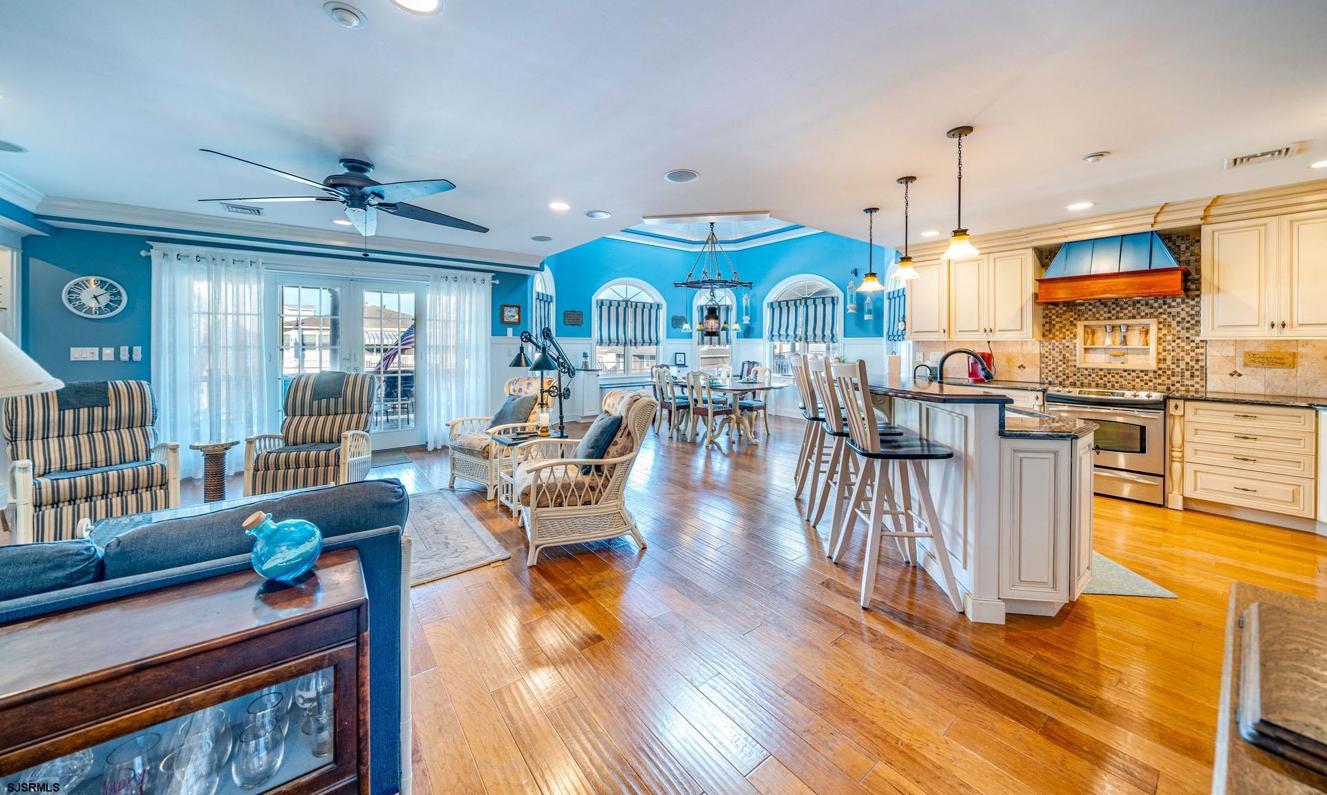 860 Pennlyn Pl Unit: 2nd + 3rd Floor