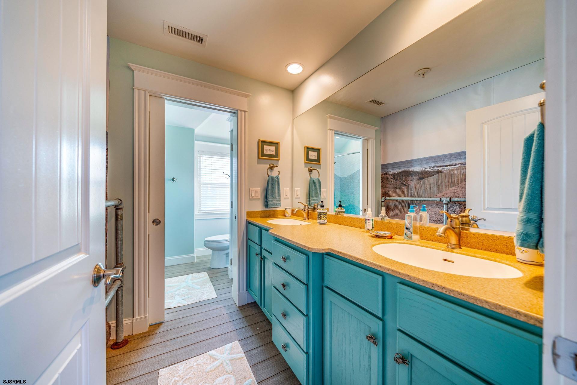 860 Pennlyn Pl Unit: 2nd + 3rd Floor