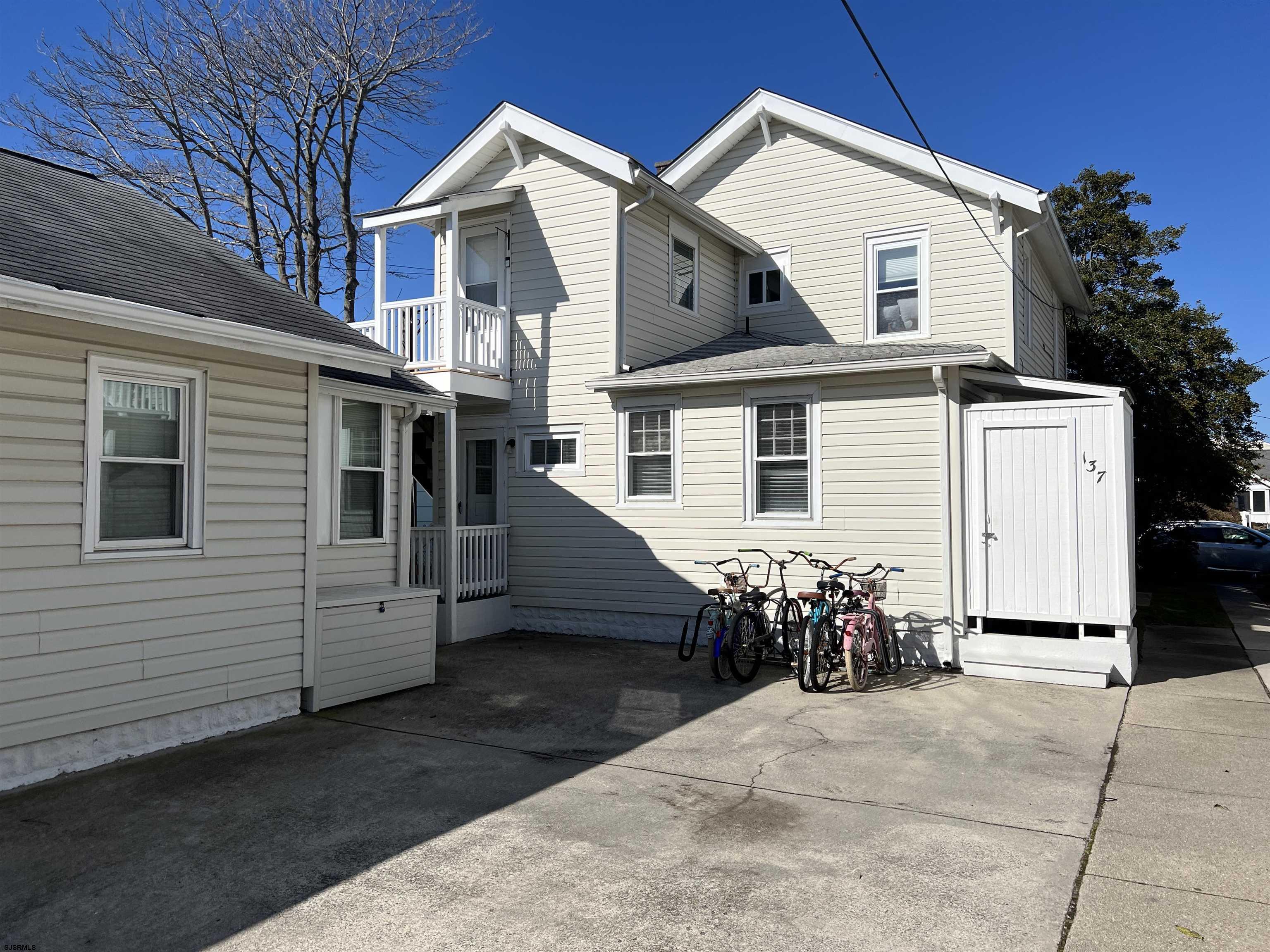 137 Central Ave Unit: 1