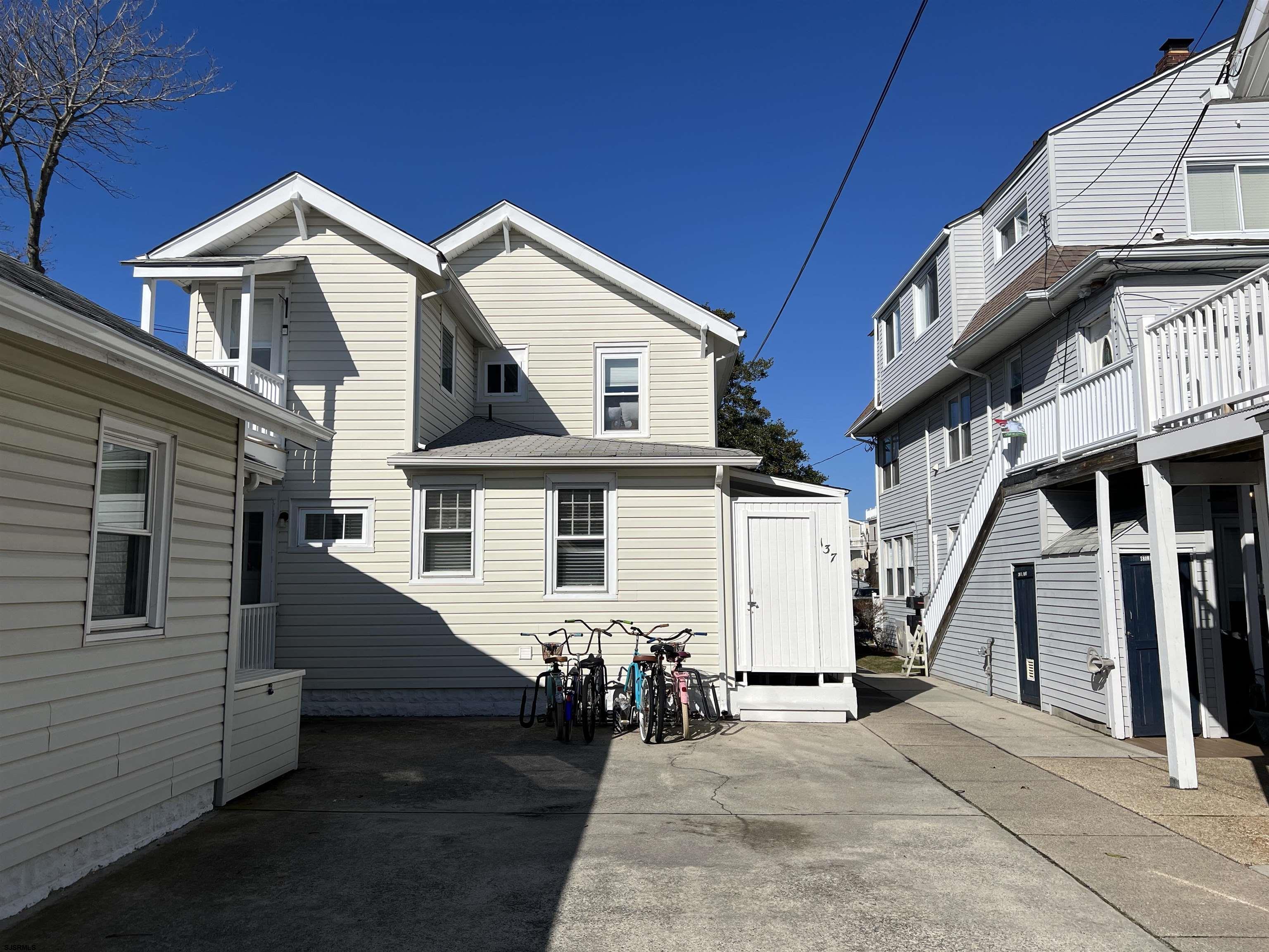 137 Central Ave Unit: 1