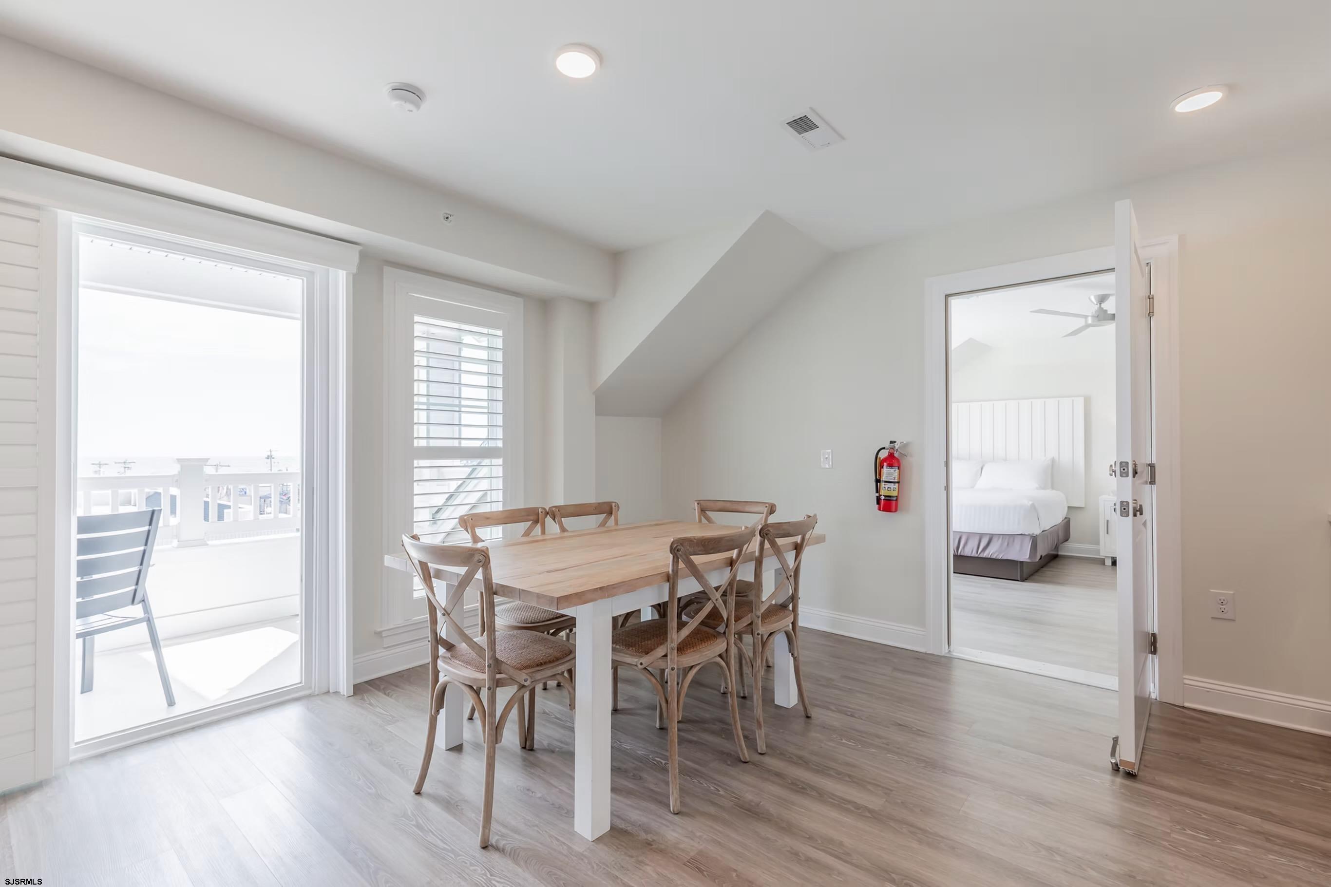 719 E 10th St Street Unit: 401