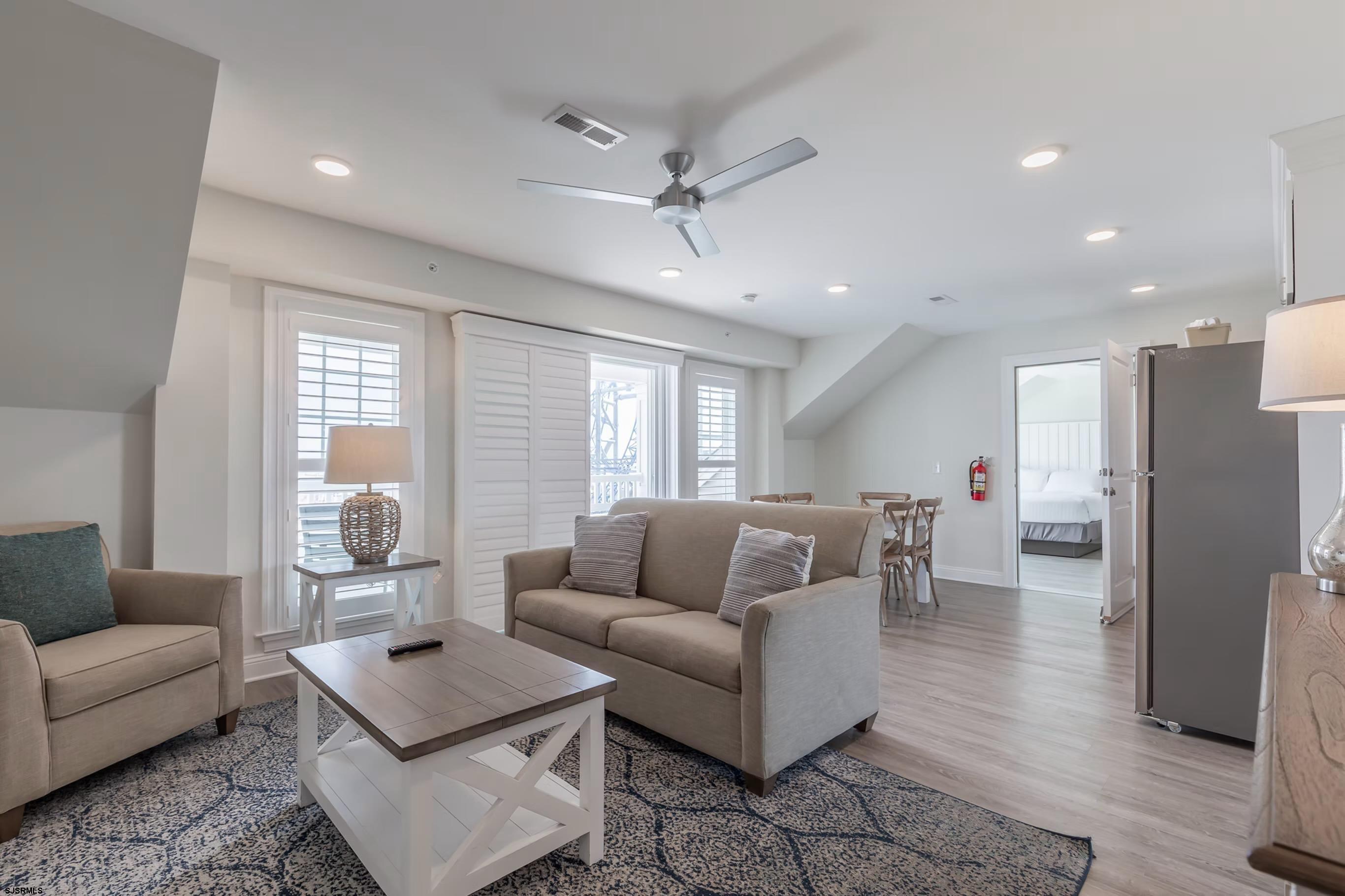 719 E 10th St Street Unit: 401