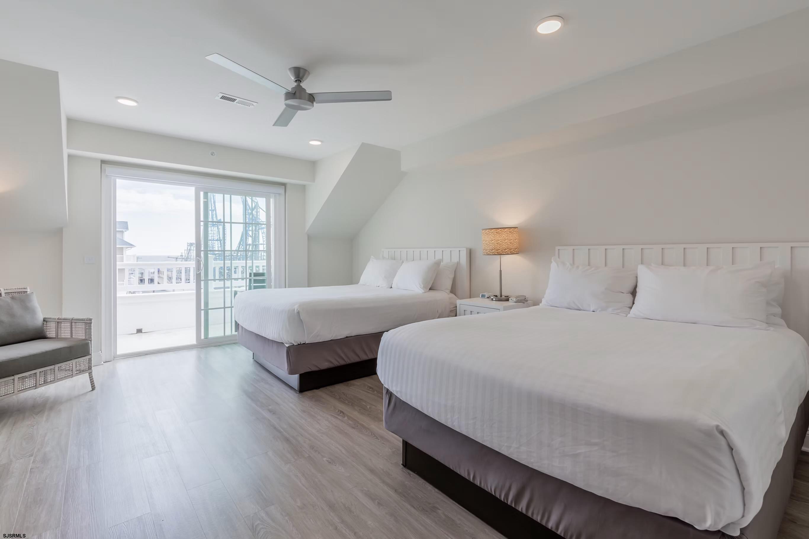 719 E 10th St Street Unit: 401