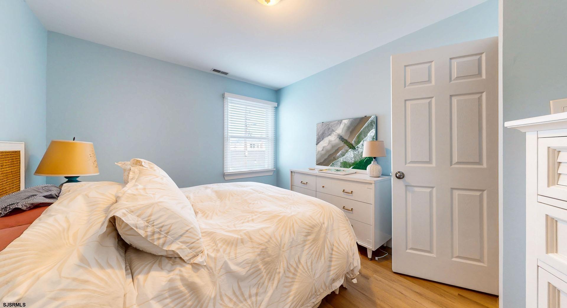 930 Bay Ave Unit: 2