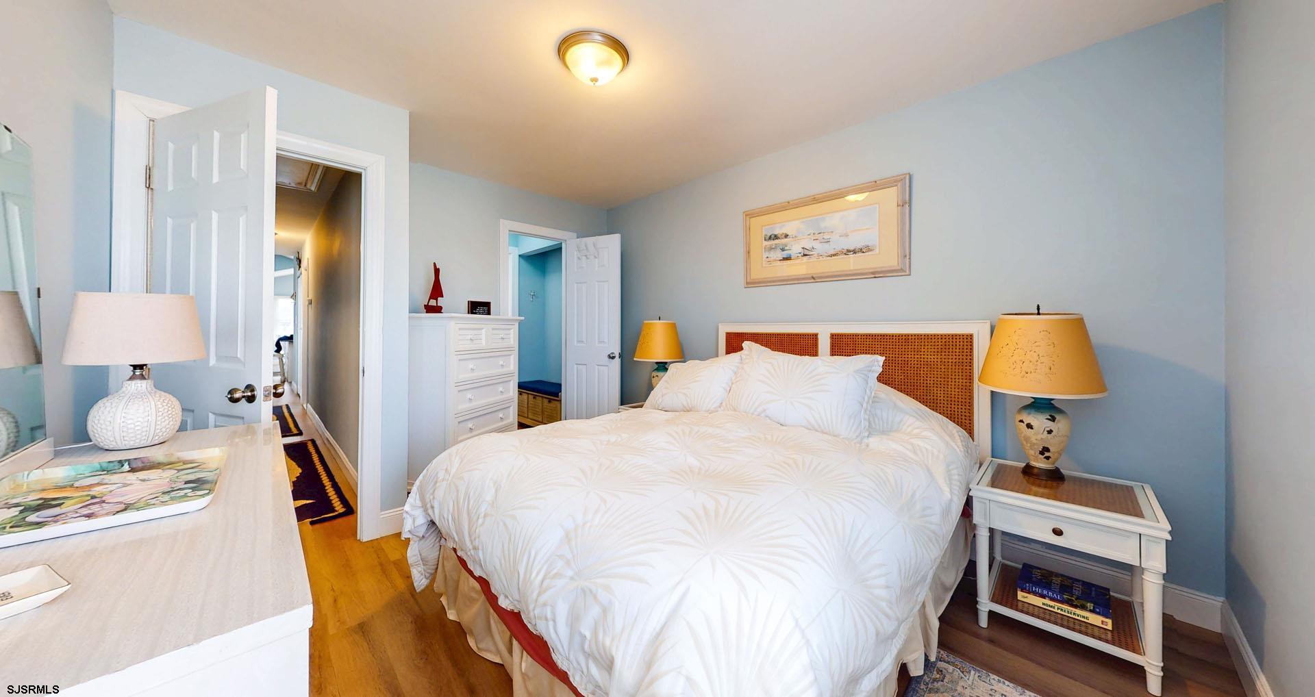 930 Bay Ave Unit: 2