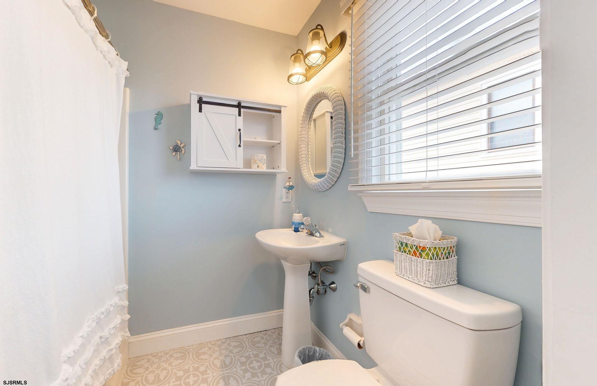 930 Bay Ave Unit: 2