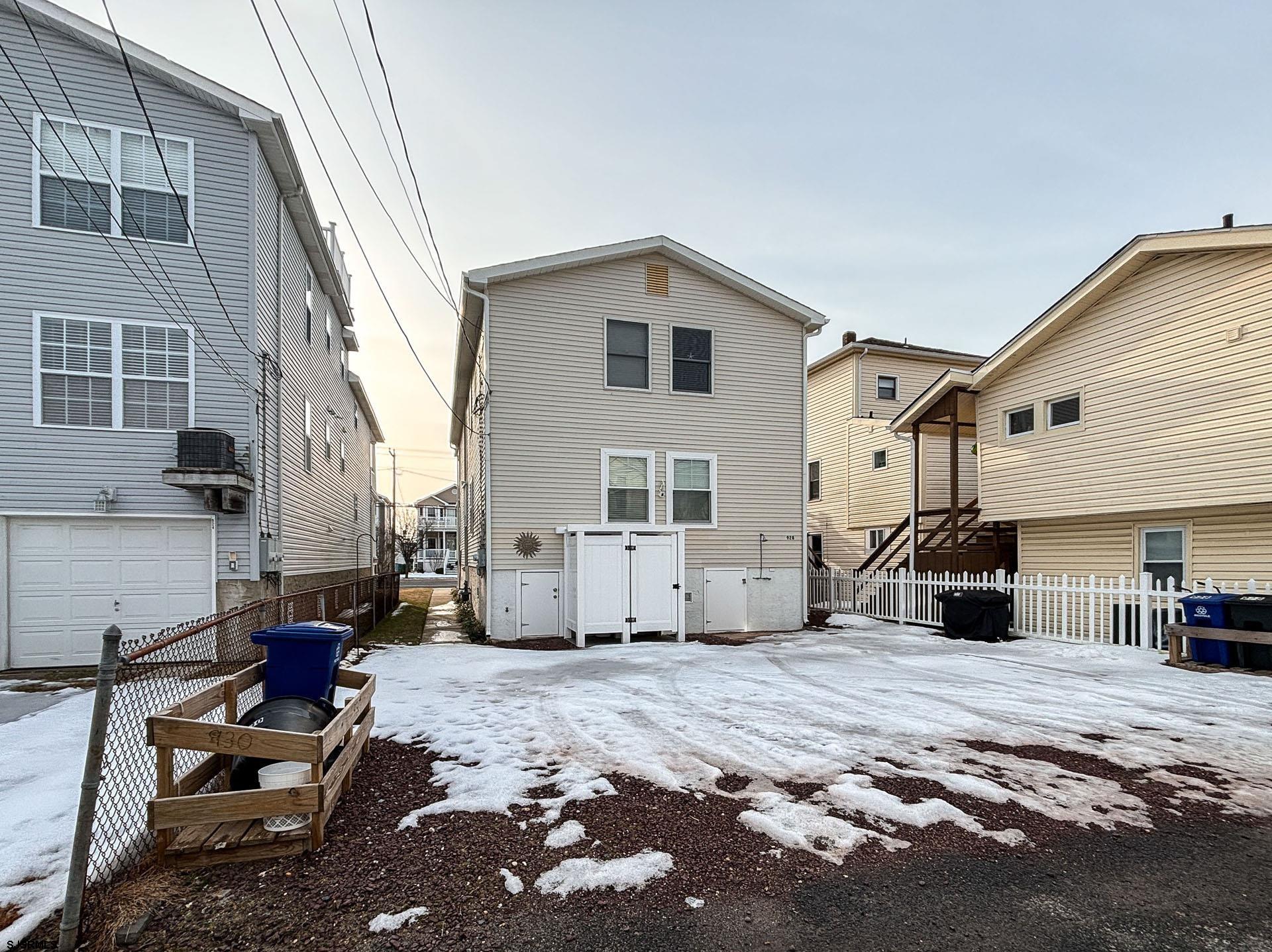 930 Bay Ave Unit: 2