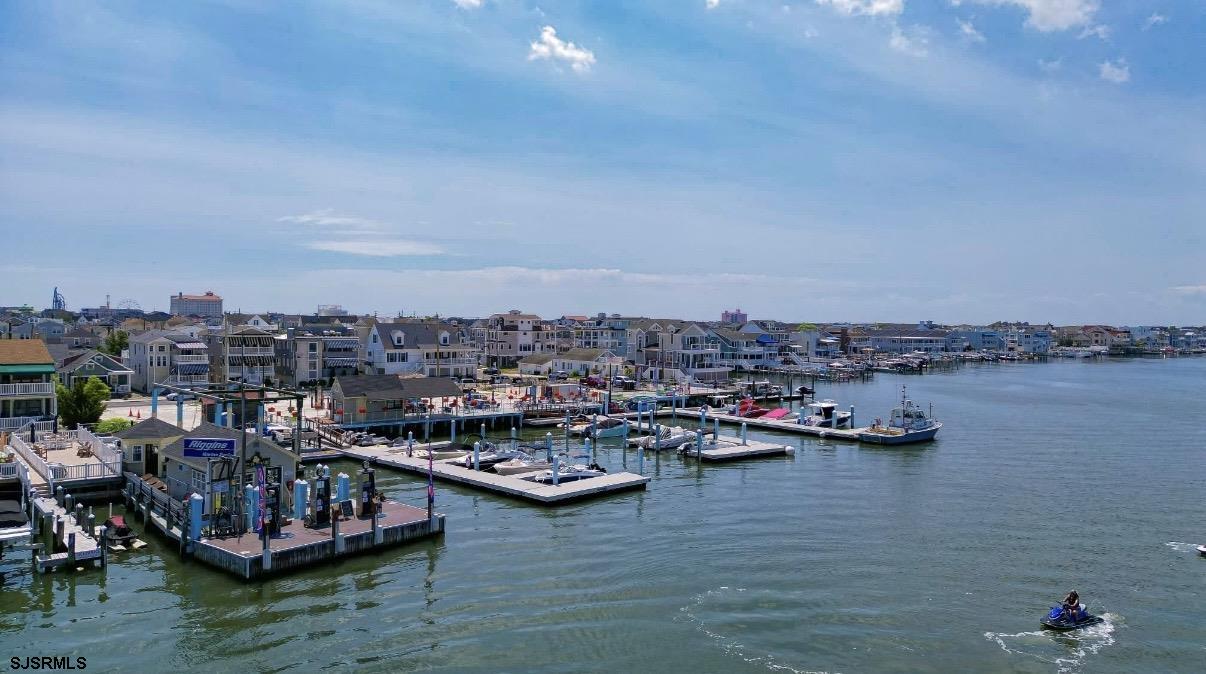 930 Bay Ave Unit: 2